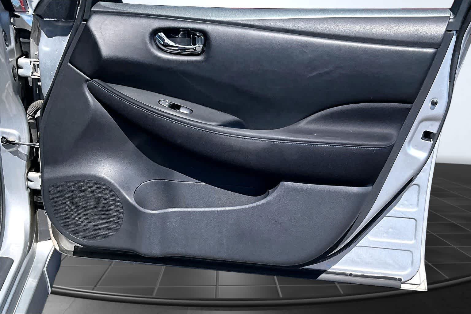 Thumbnail: 2018 Nissan Leaf - 29