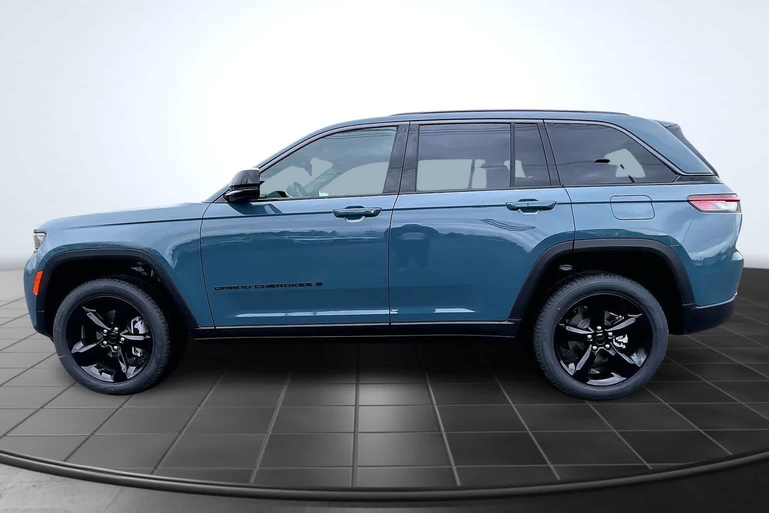 Thumbnail: 2026 Jeep Grand Cherokee - 3