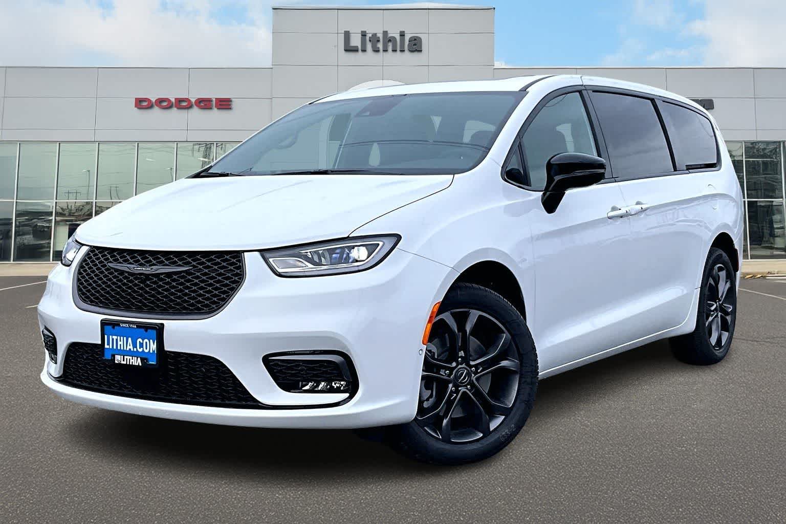 2026 Chrysler Pacifica Select AWD's photo