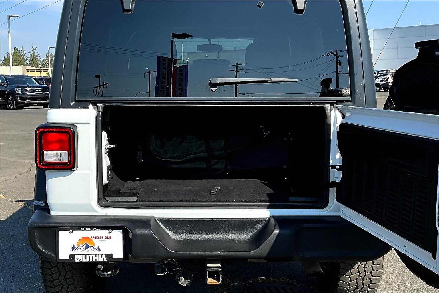 Thumbnail: 2018 Jeep Wrangler - 19