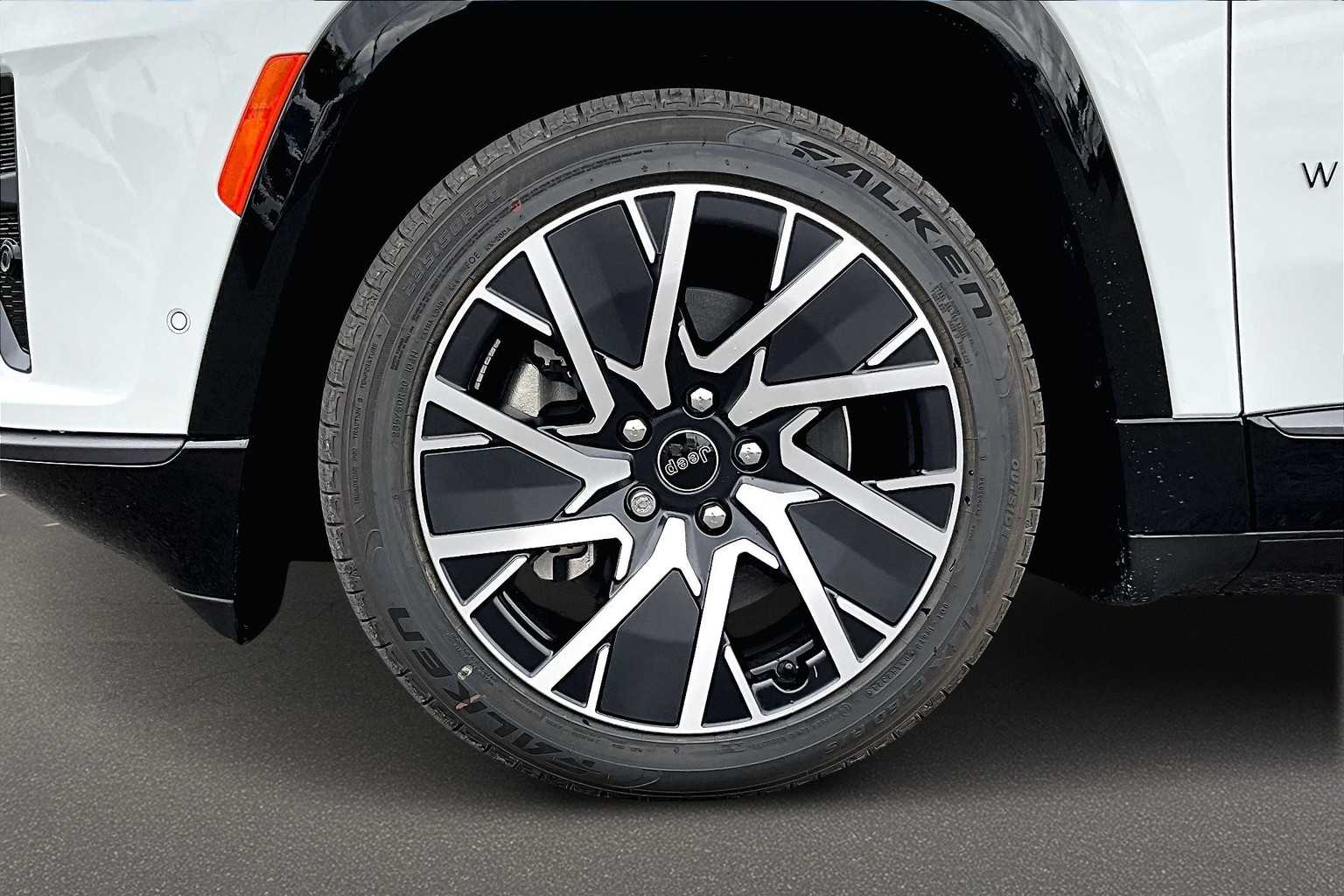 Thumbnail: 2025 Jeep Wagoneer S - 8