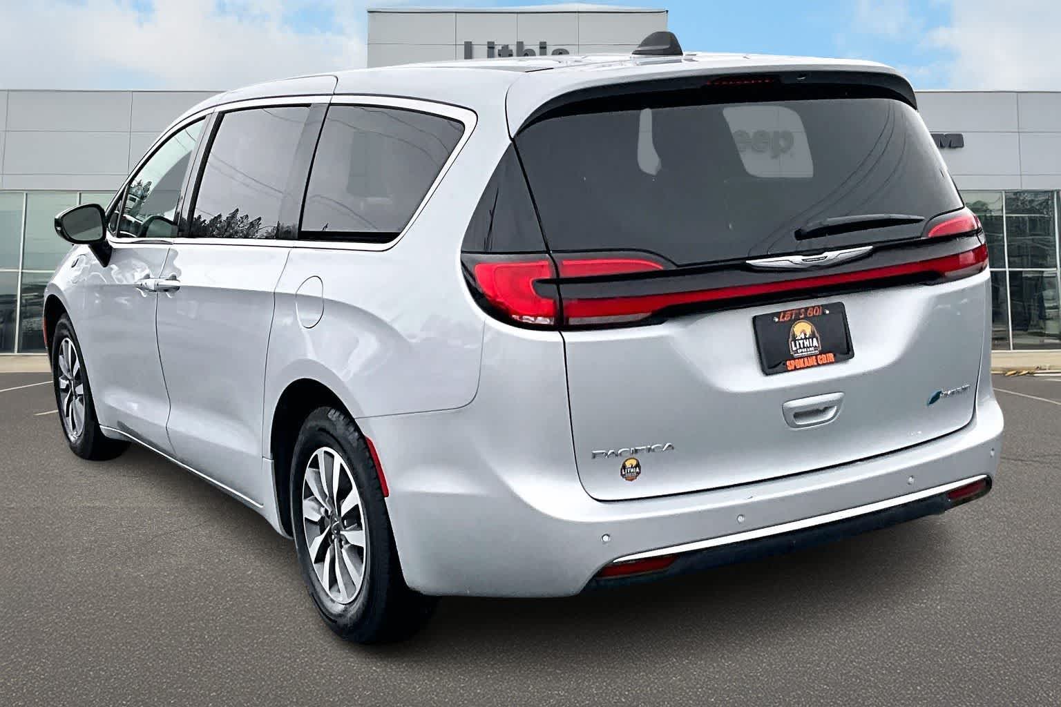 Thumbnail: 2024 Chrysler Pacifica - 4