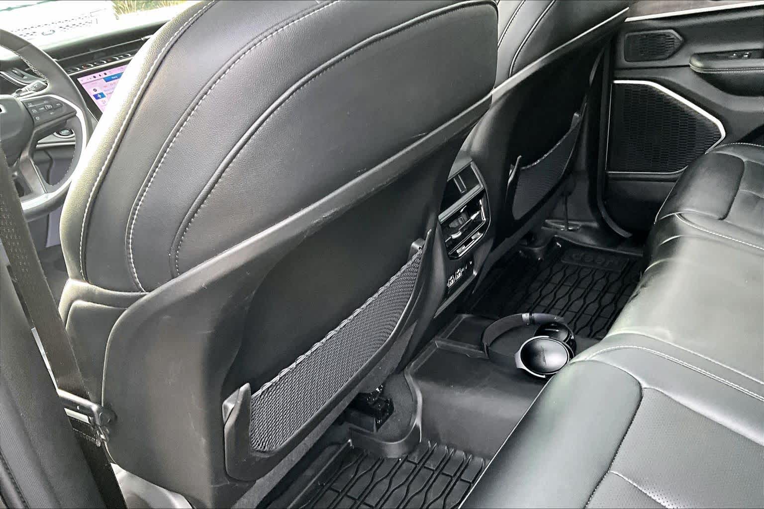 Thumbnail: 2023 Jeep Grand Cherokee - 12