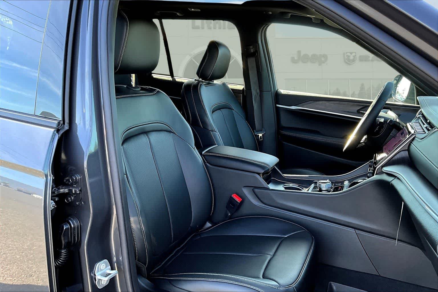 Thumbnail: 2025 Jeep Grand Cherokee - 14