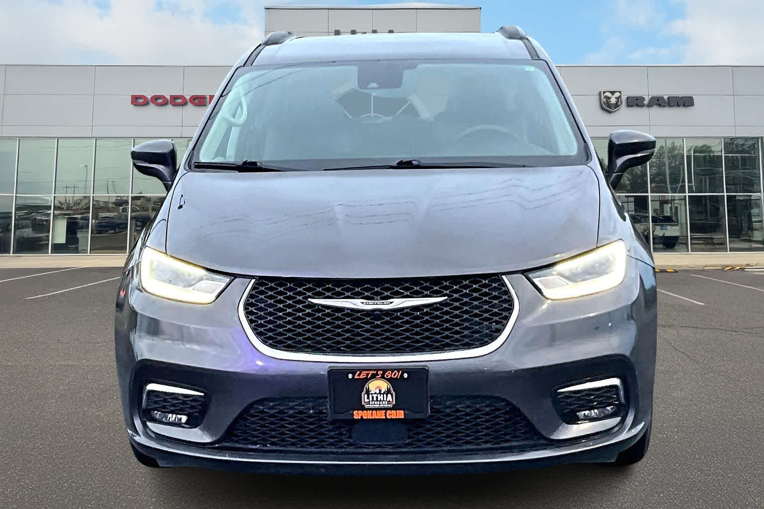 Thumbnail: 2022 Chrysler Pacifica - 6