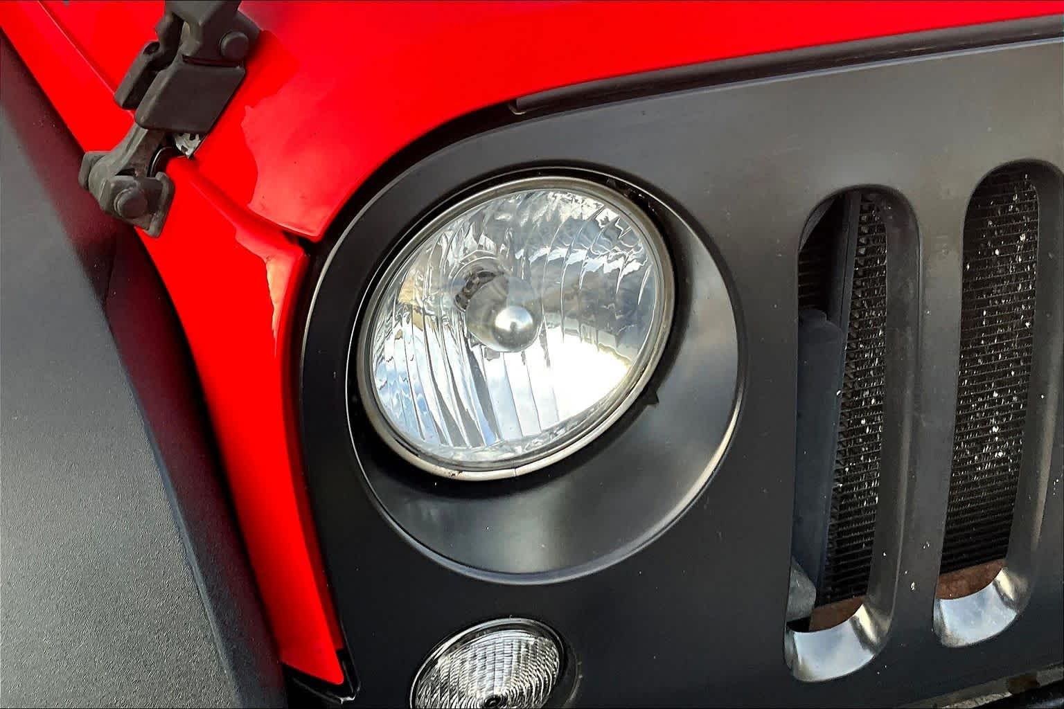 Thumbnail: 2016 Jeep Wrangler - 31