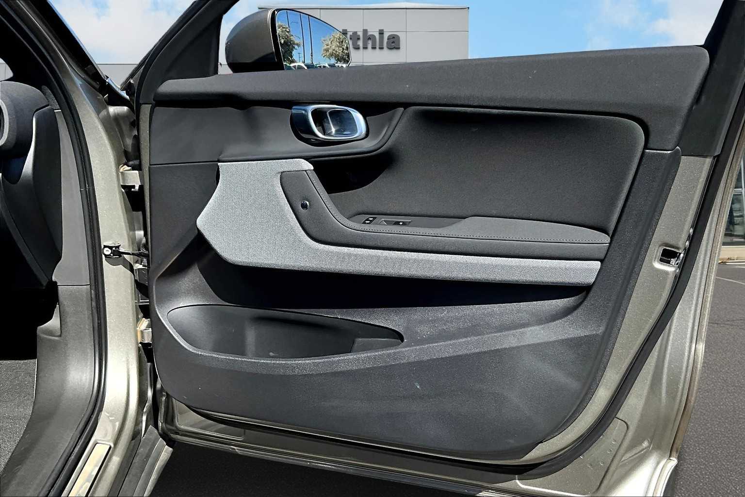 Thumbnail: 2022 Polestar 2 - 25