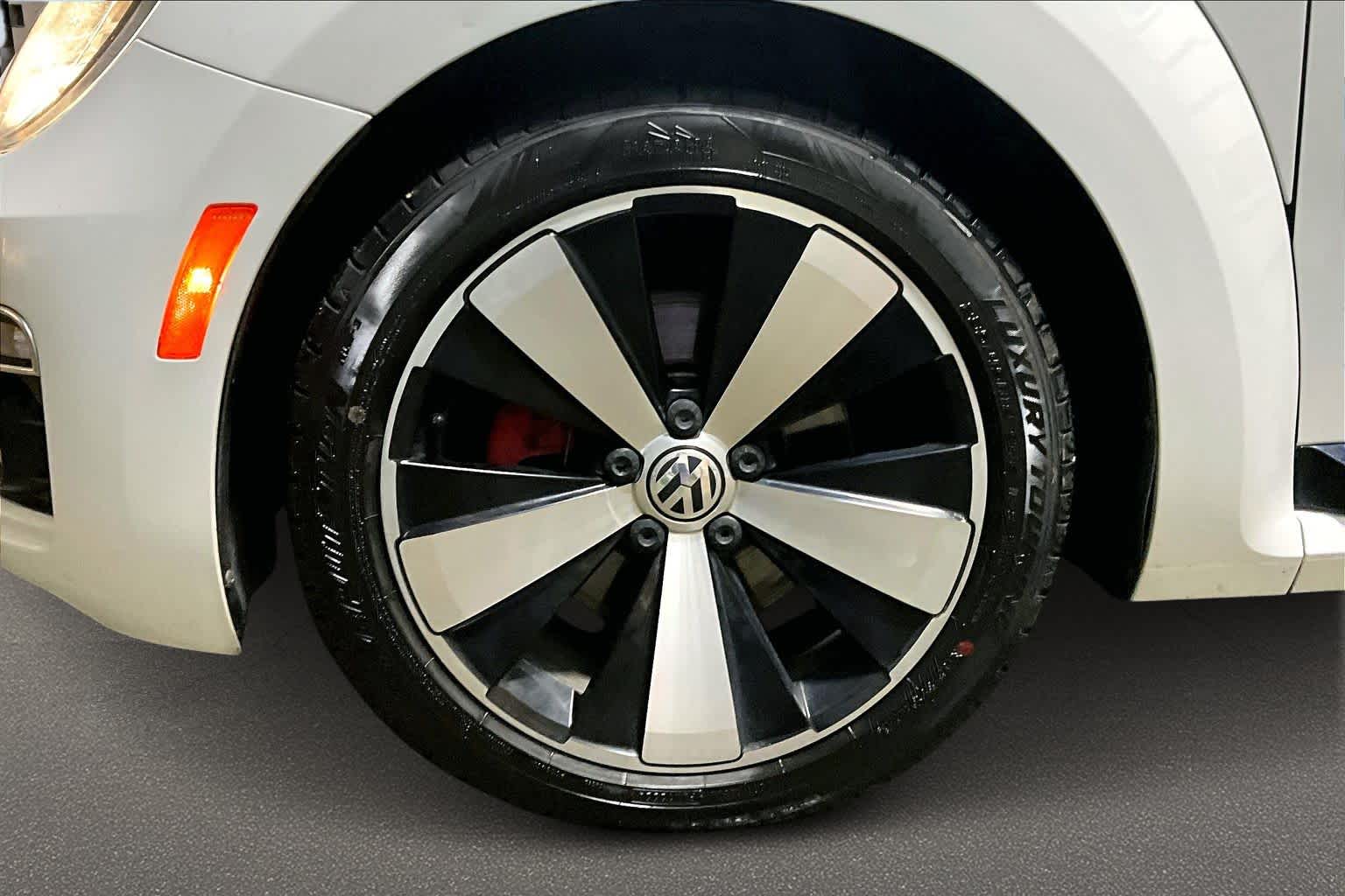 Thumbnail: 2015 Volkswagen Beetle - 8