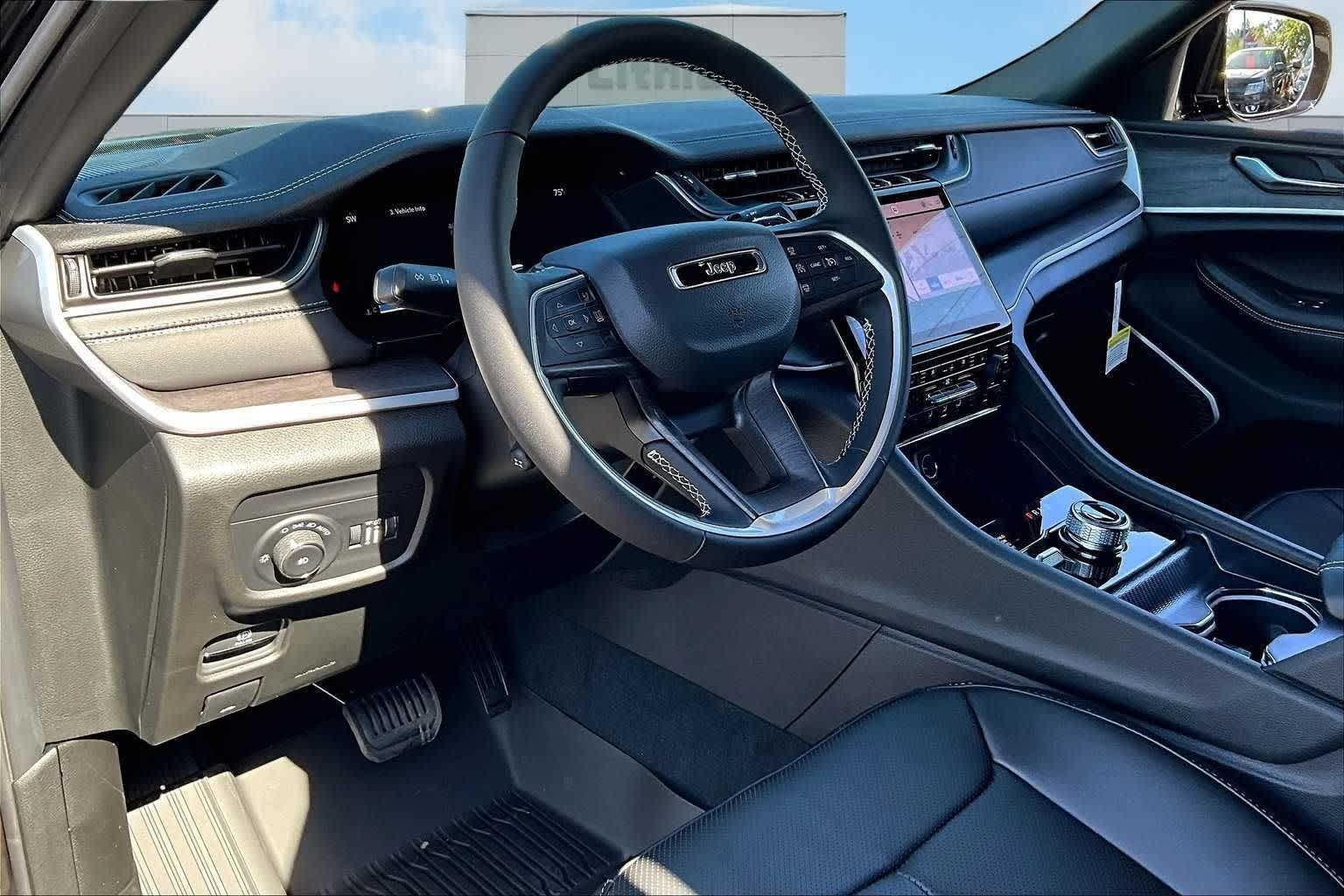 Thumbnail: 2025 Jeep Grand Cherokee - 3