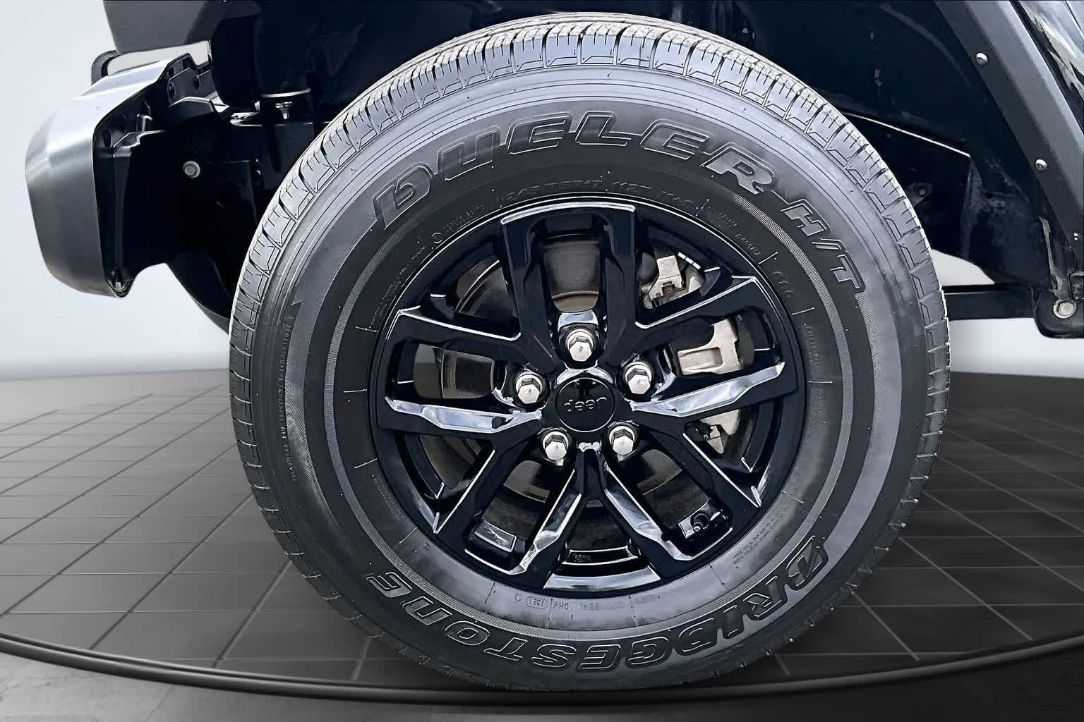 Thumbnail: 2021 Jeep Gladiator - 8