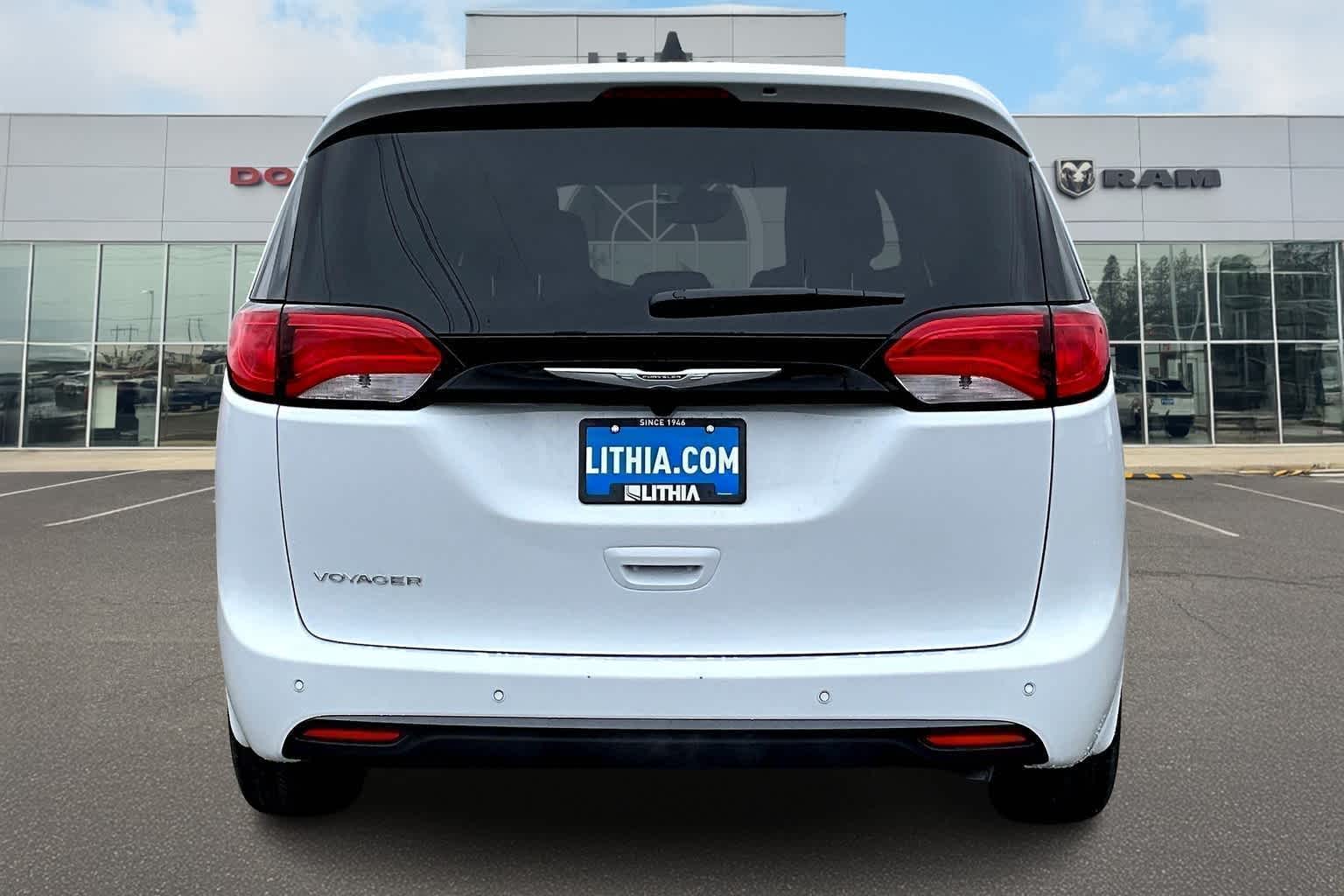 Thumbnail: 2025 Chrysler Voyager - 4