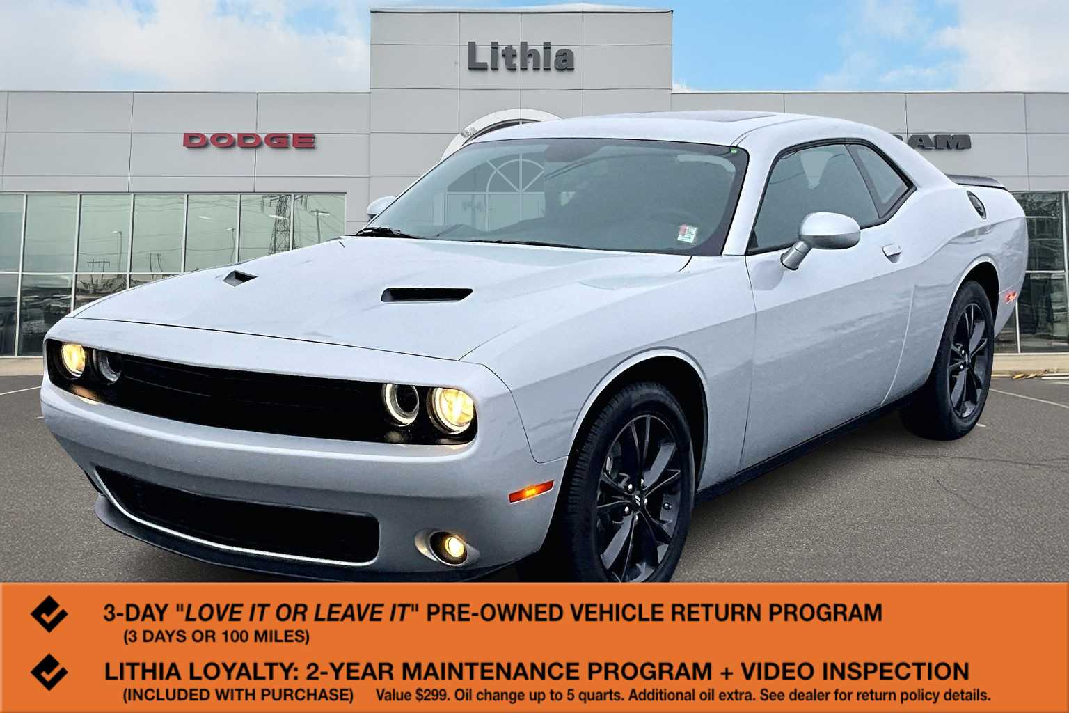 2023 Dodge Challenger SXT's photo
