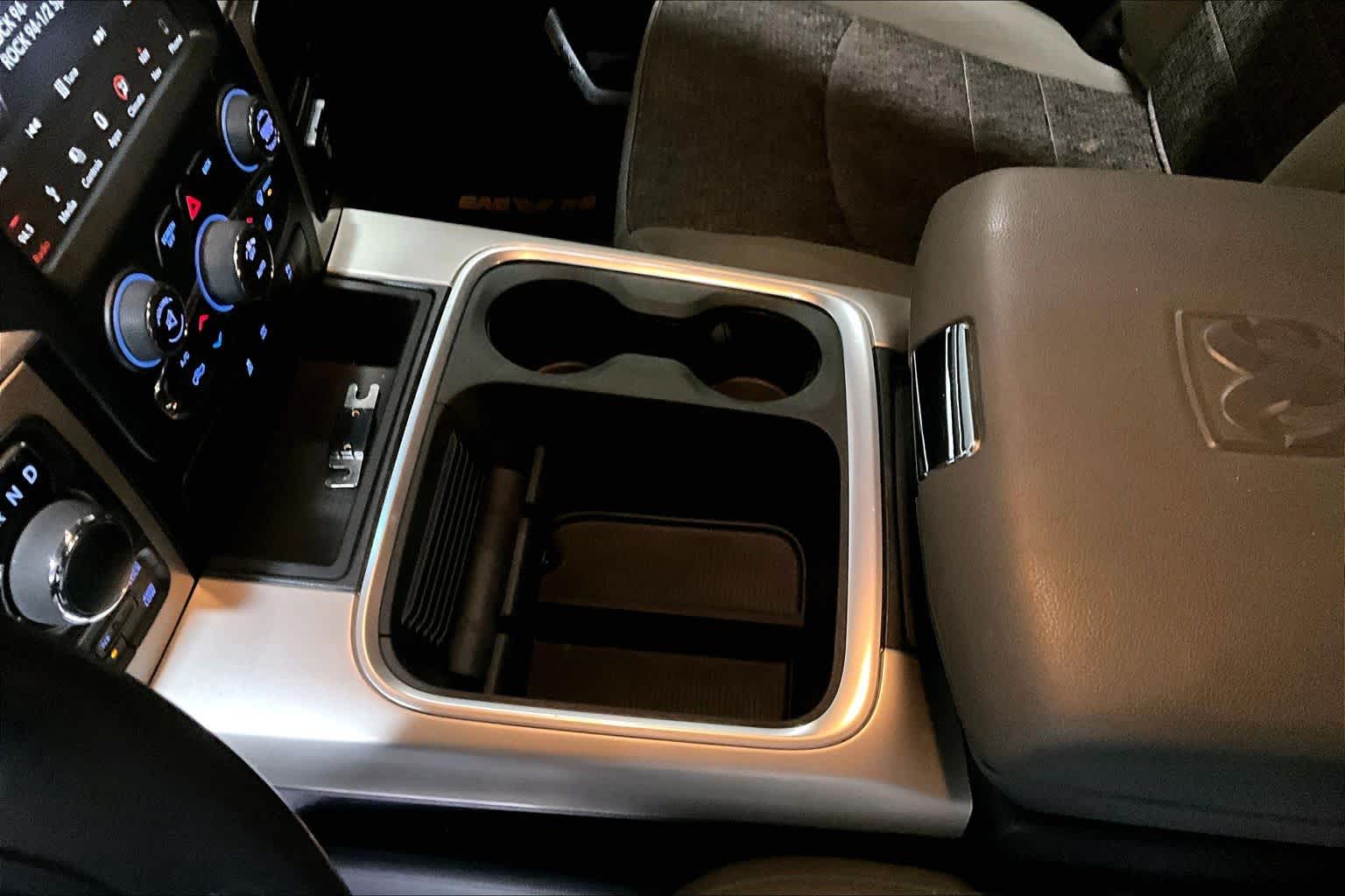 Thumbnail: 2019 RAM 1500 Classic - 17