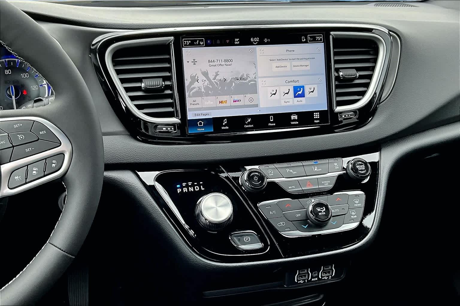2025 Chrysler Voyager LX photo 4