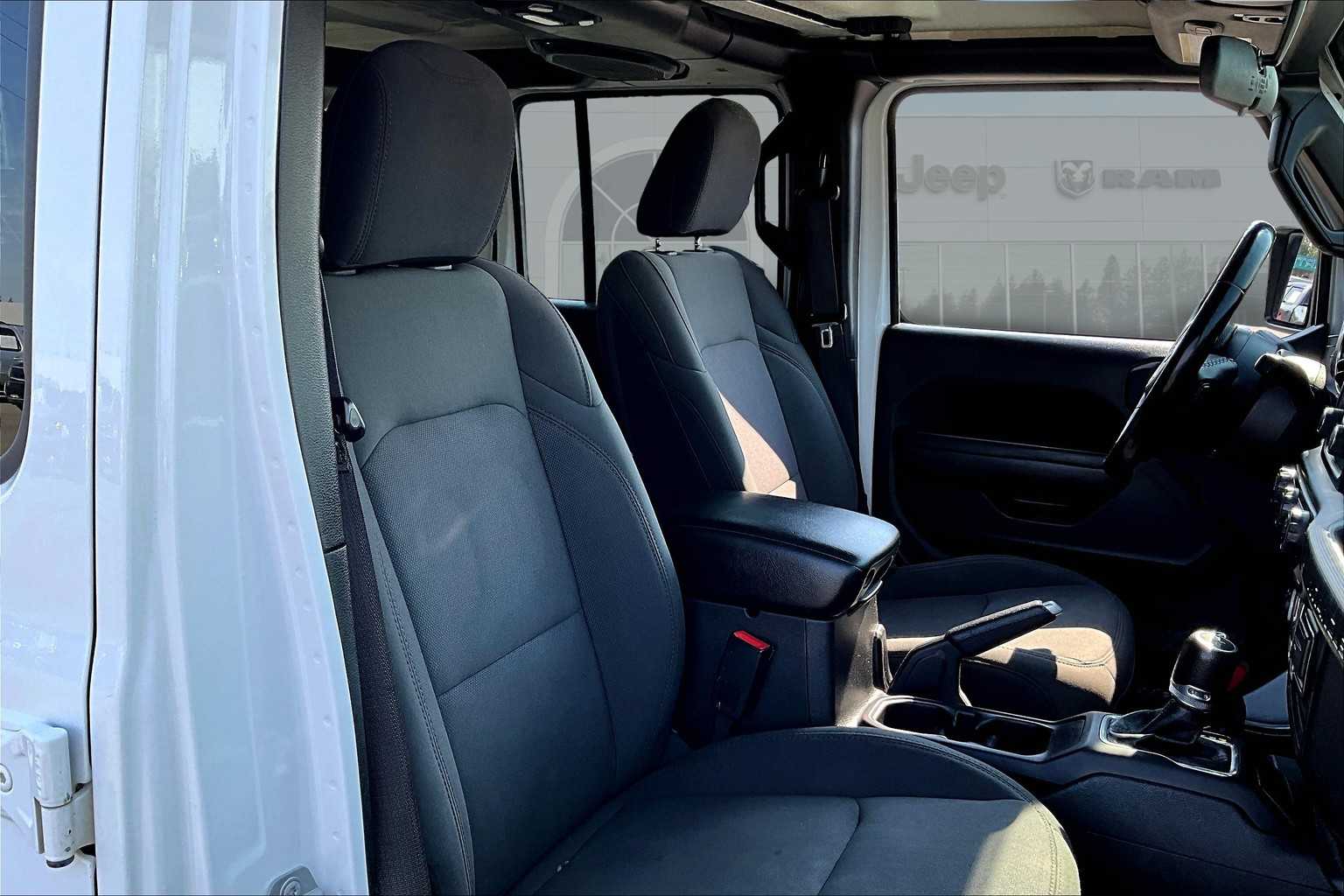 Thumbnail: 2018 Jeep Wrangler - 14