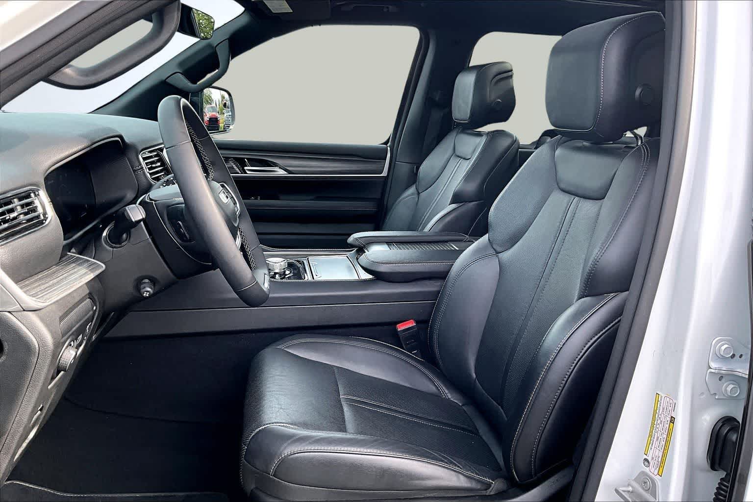 Thumbnail: 2023 Jeep Wagoneer - 11