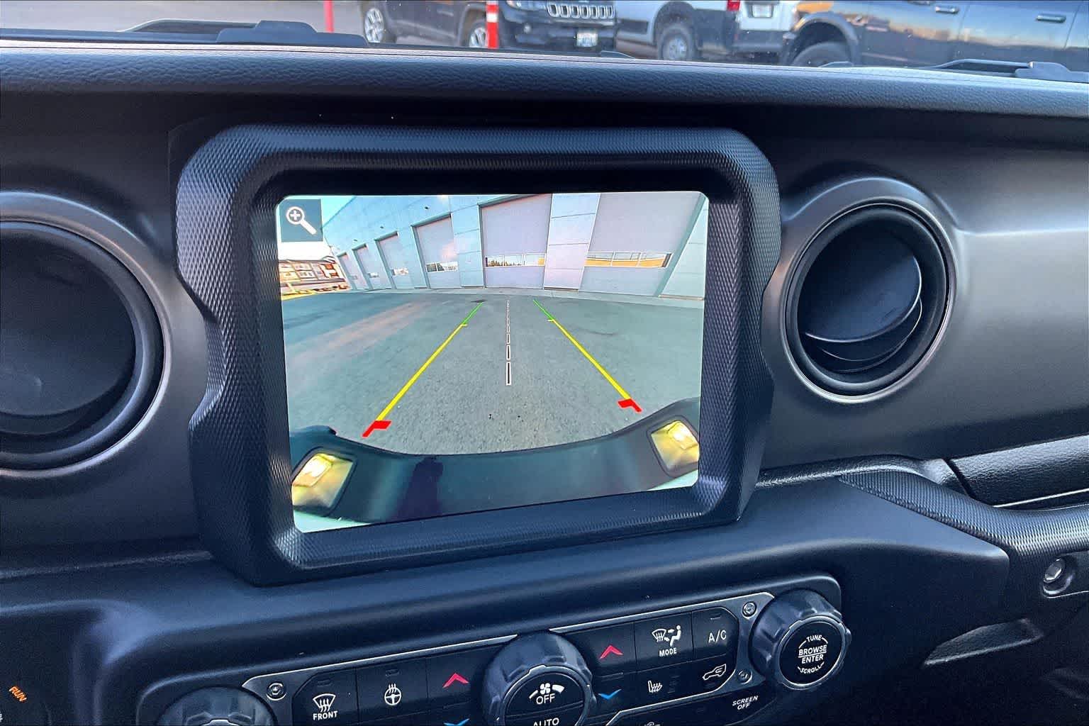 Thumbnail: 2022 Jeep Gladiator - 27