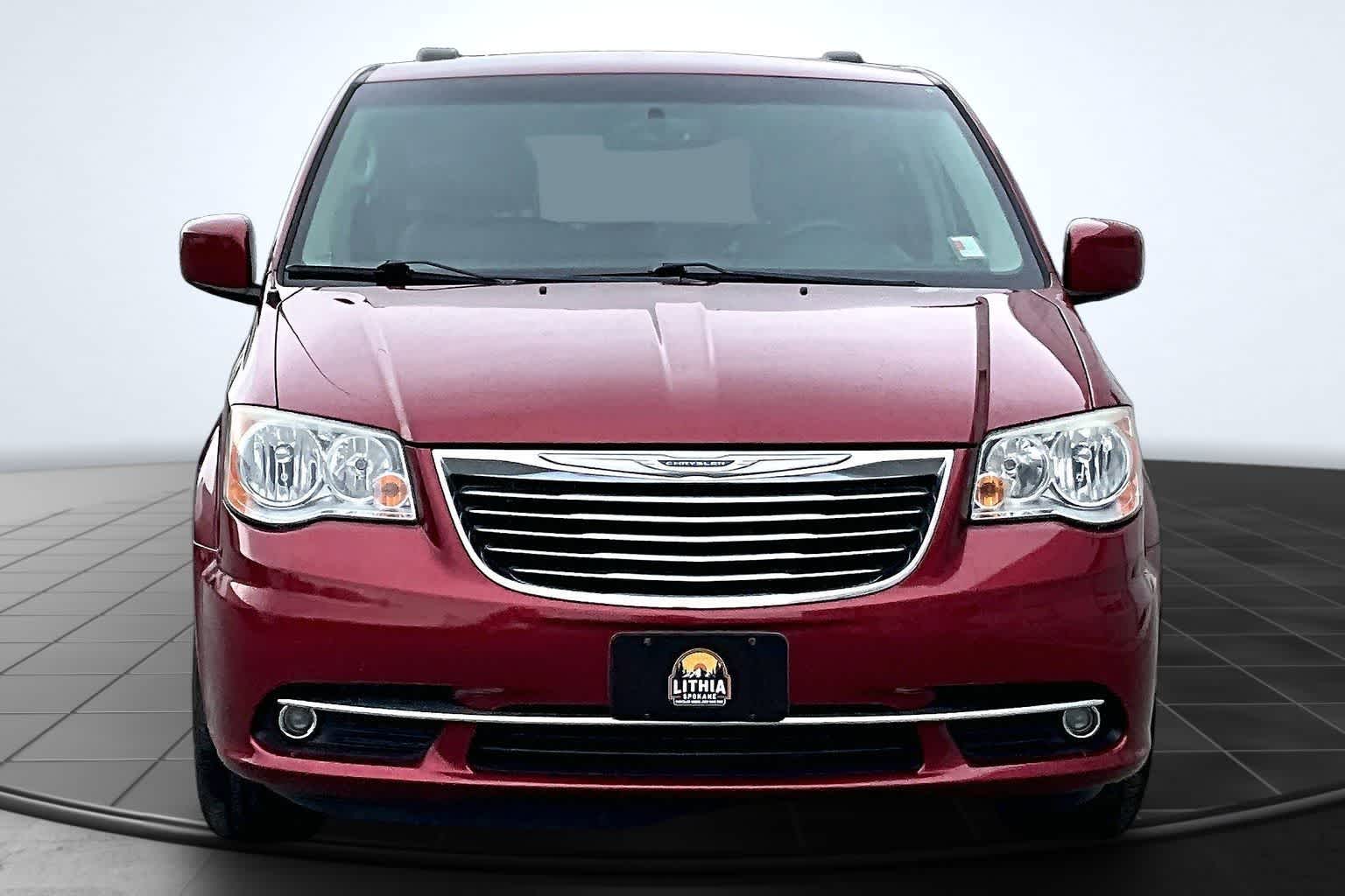 Thumbnail: 2012 Chrysler Town & Country - 6
