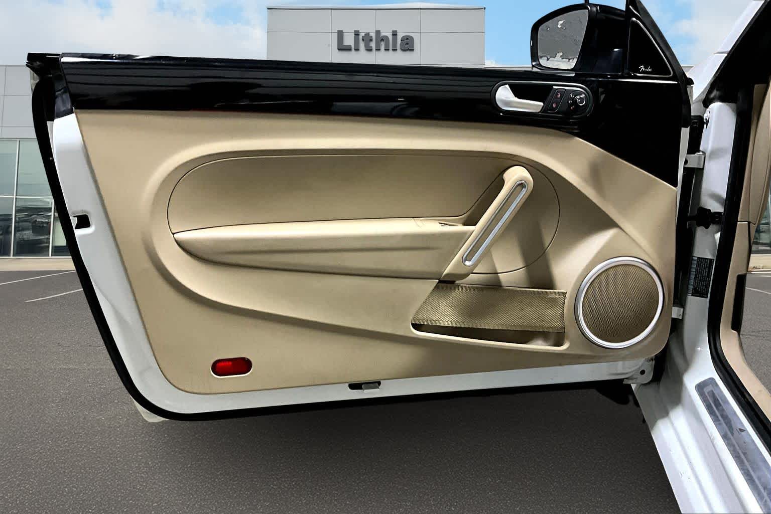 Thumbnail: 2015 Volkswagen Beetle - 27