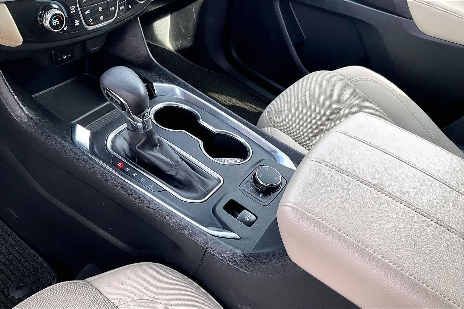 Thumbnail: 2022 Chevrolet Traverse - 17