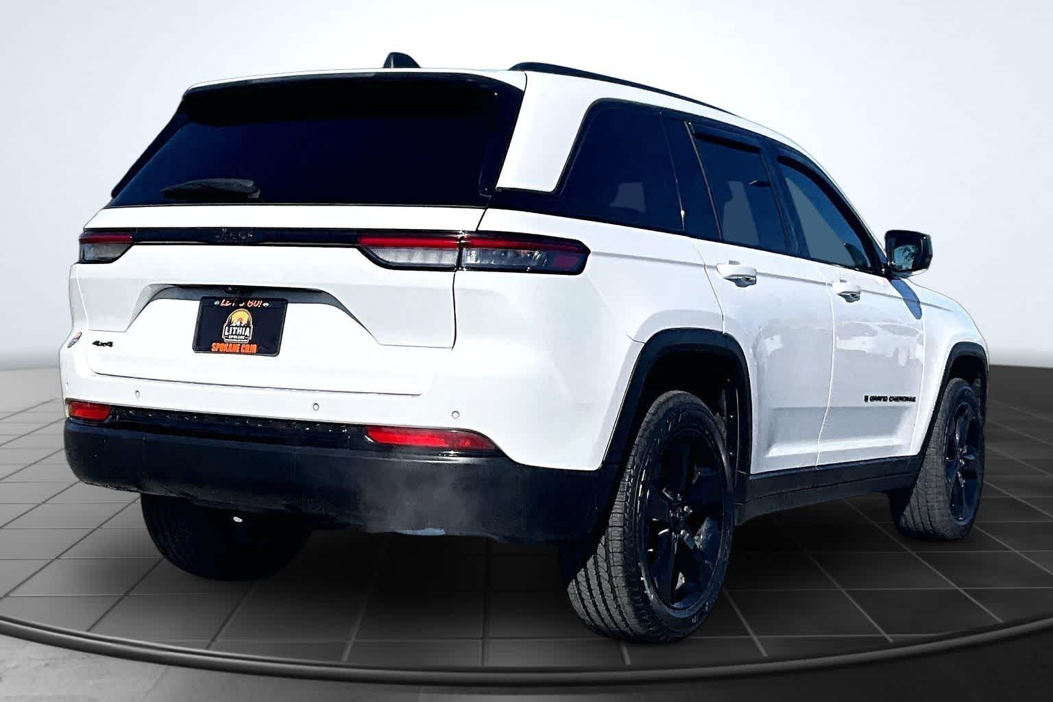 Thumbnail: 2023 Jeep Grand Cherokee - 23