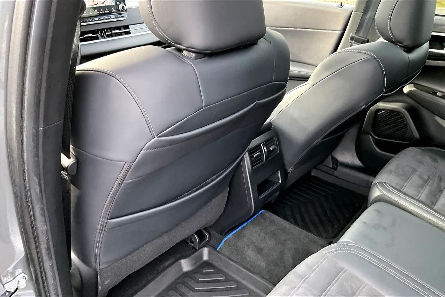 Thumbnail: 2023 Mitsubishi Outlander - 12