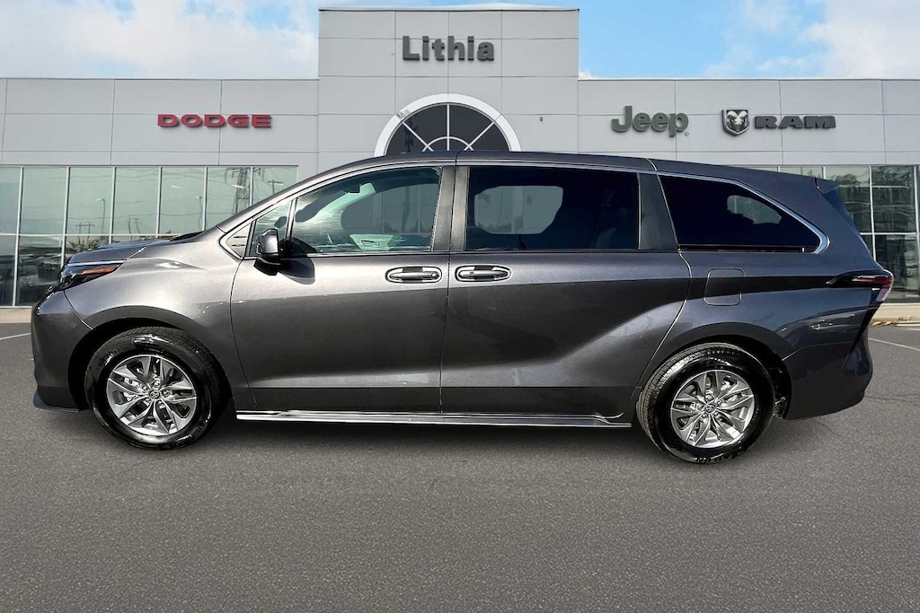 Used 2024 Toyota Sienna LE Van