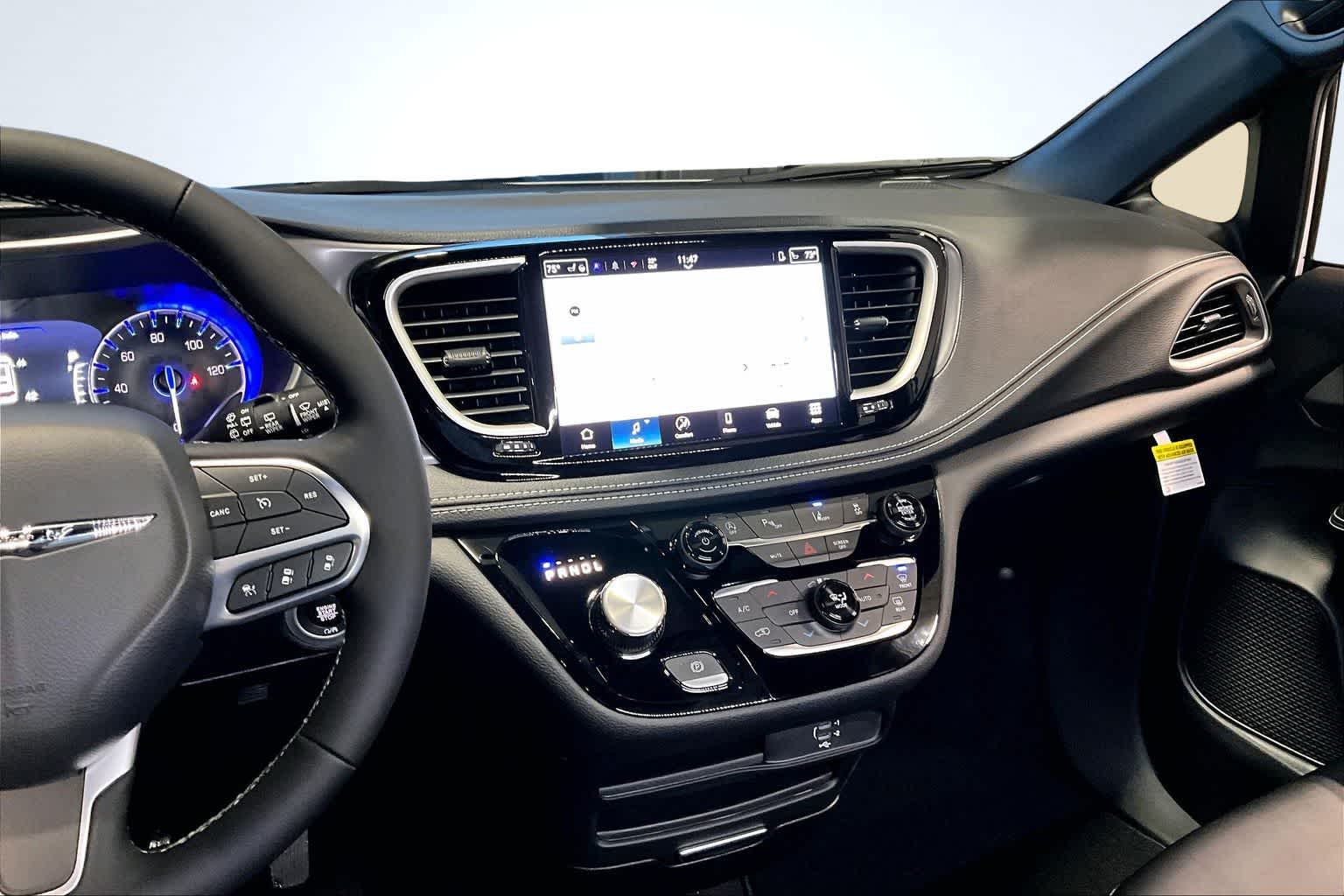 Thumbnail: 2026 Chrysler Pacifica - 16