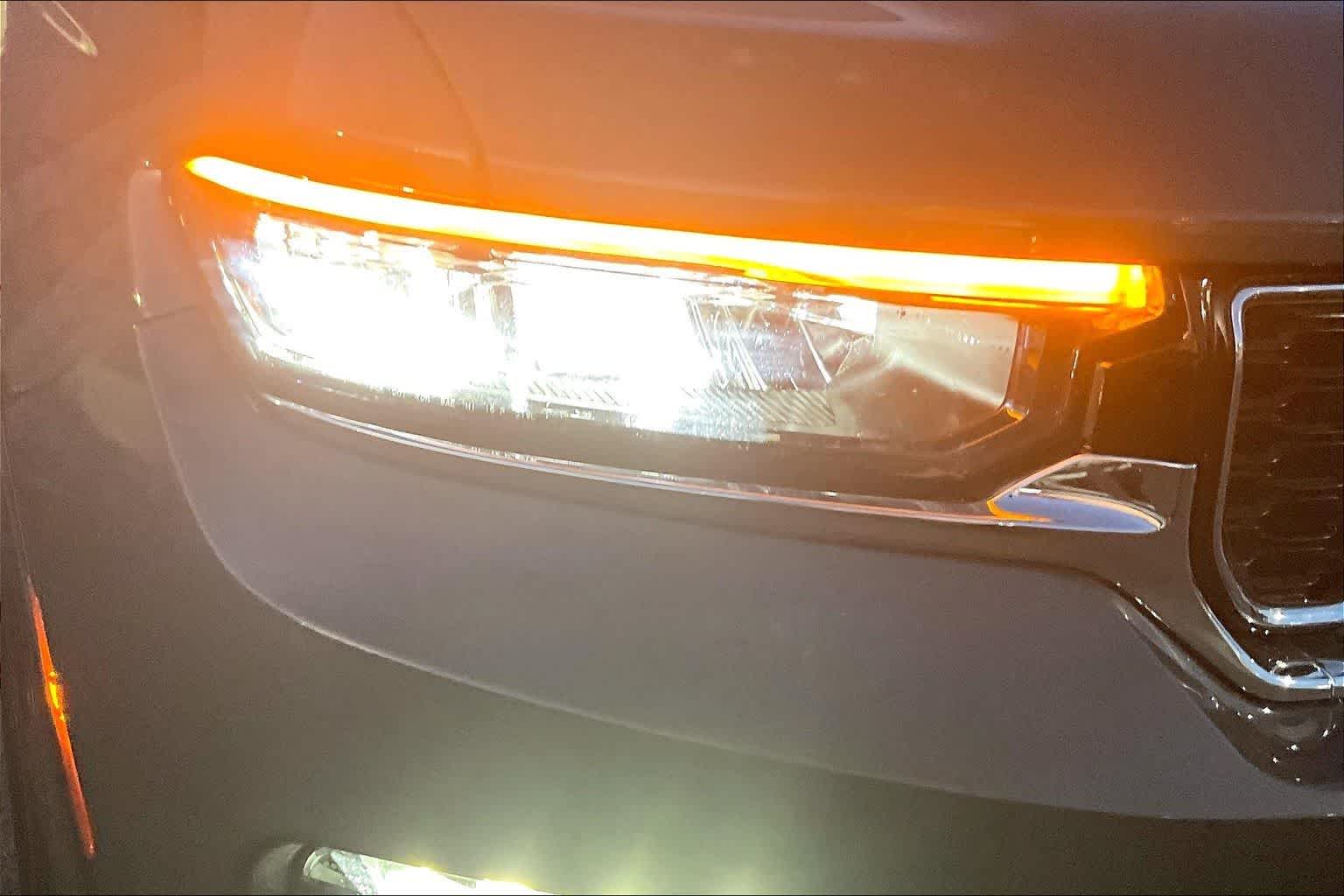 Thumbnail: 2024 Jeep Grand Cherokee - 32