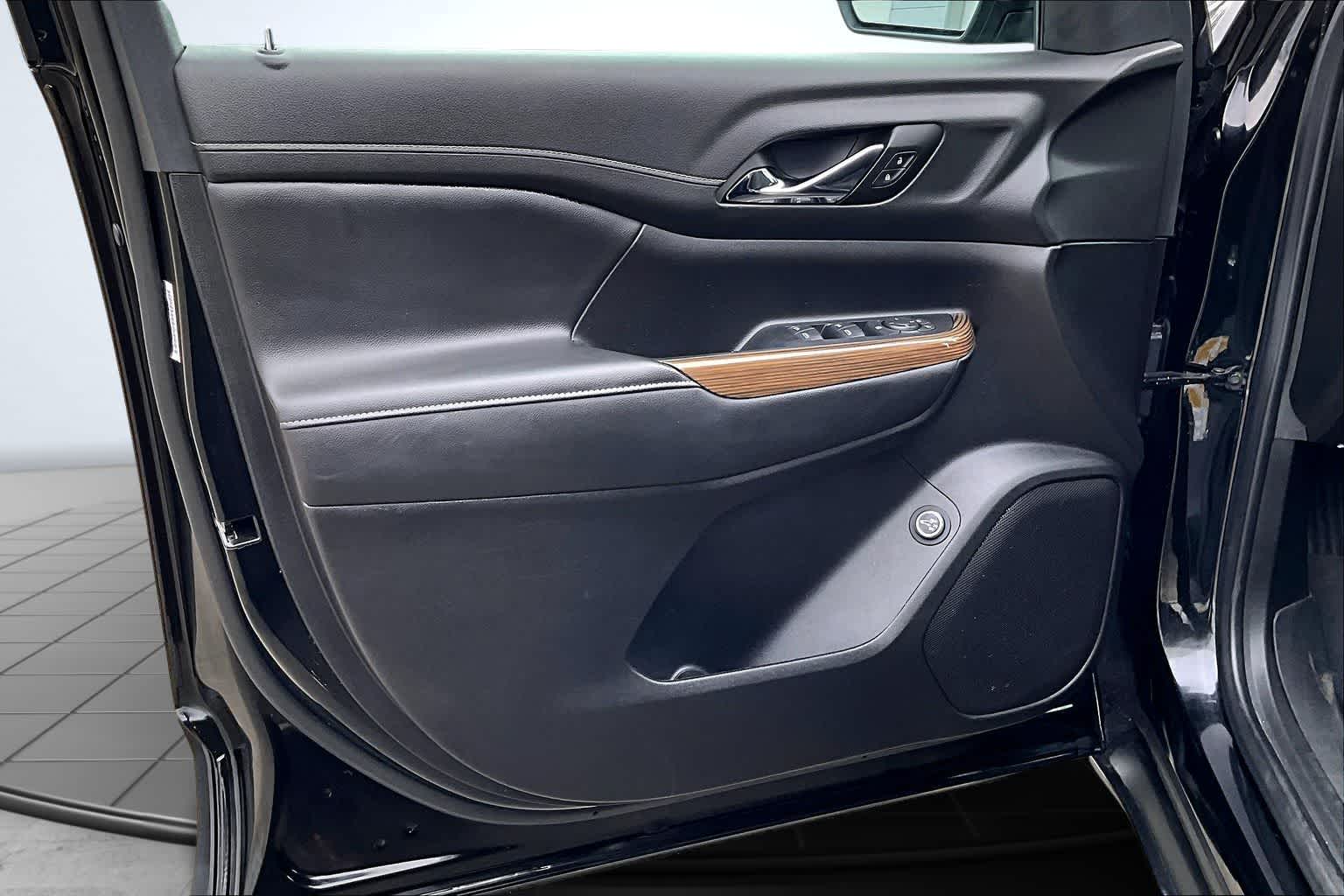 Thumbnail: 2023 GMC Acadia - 28