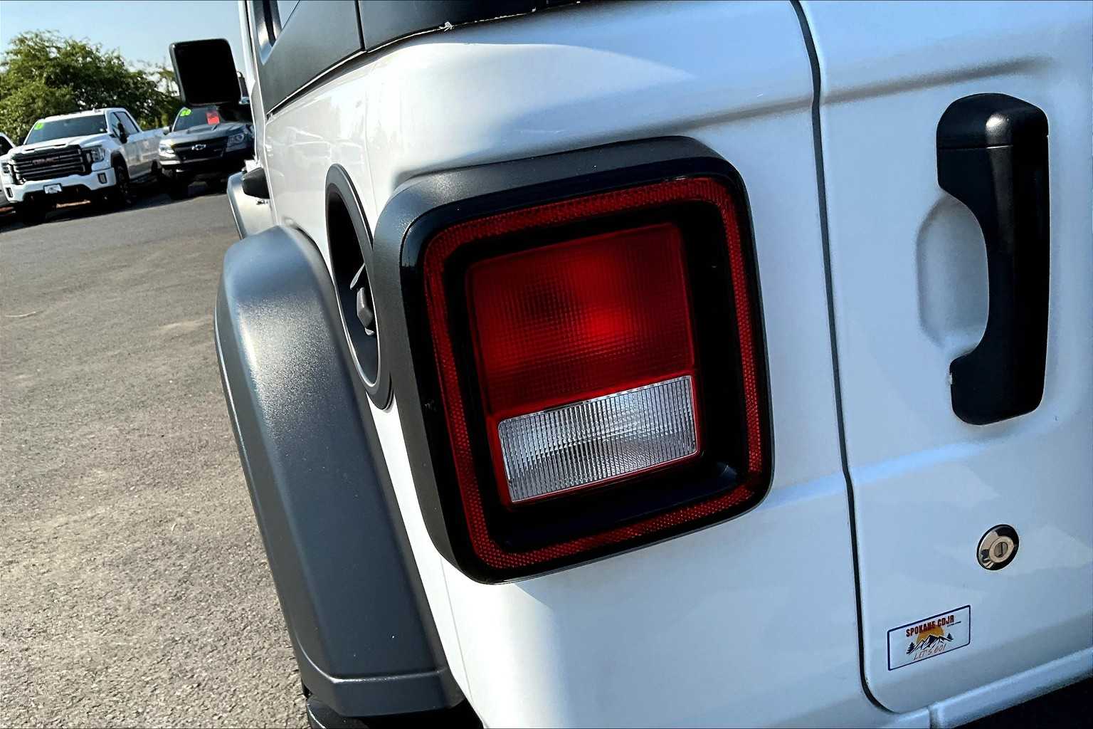 Thumbnail: 2018 Jeep Wrangler - 32