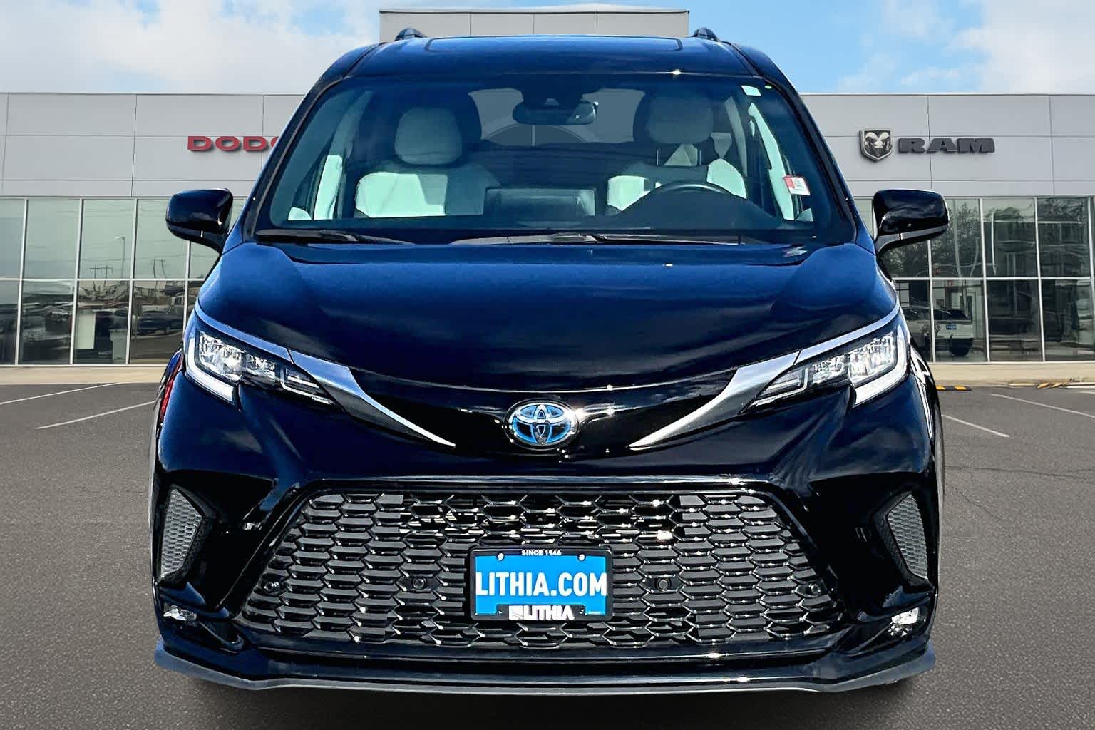 Thumbnail: 2022 Toyota Sienna - 6