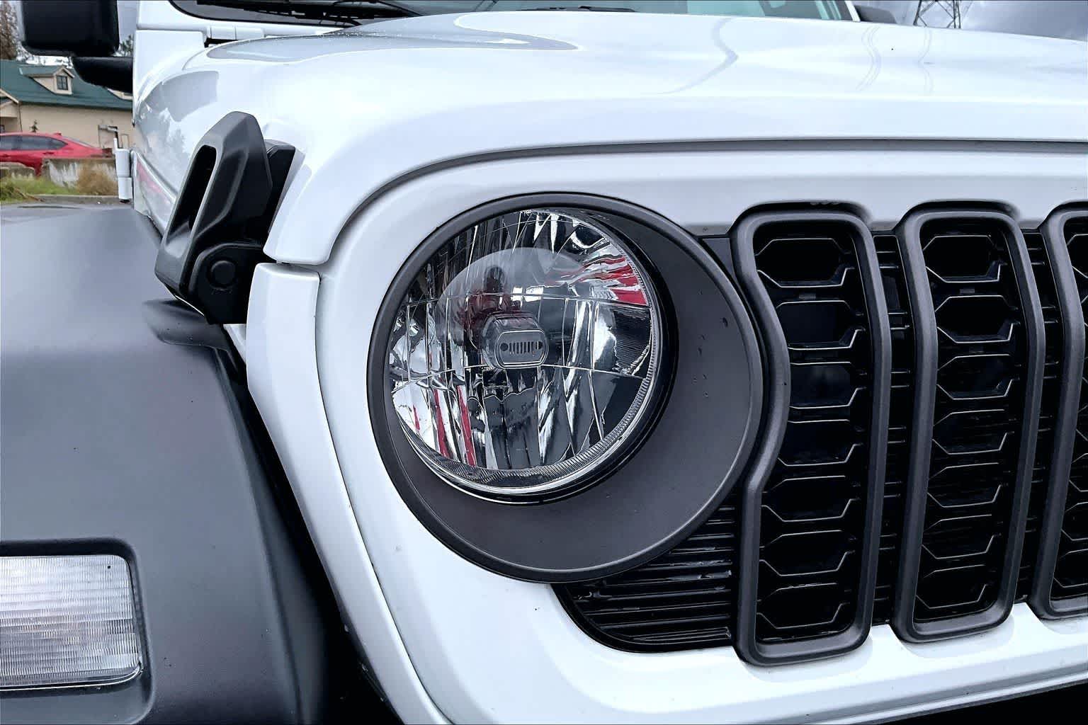 Thumbnail: 2024 Jeep Wrangler - 30