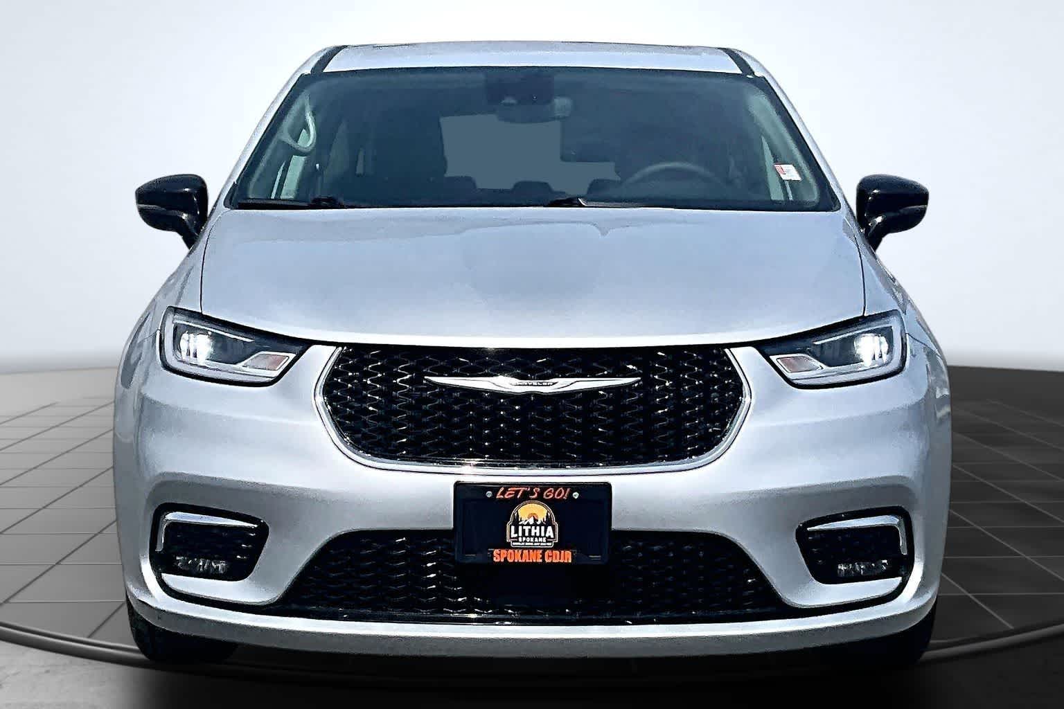 Thumbnail: 2024 Chrysler Pacifica - 6