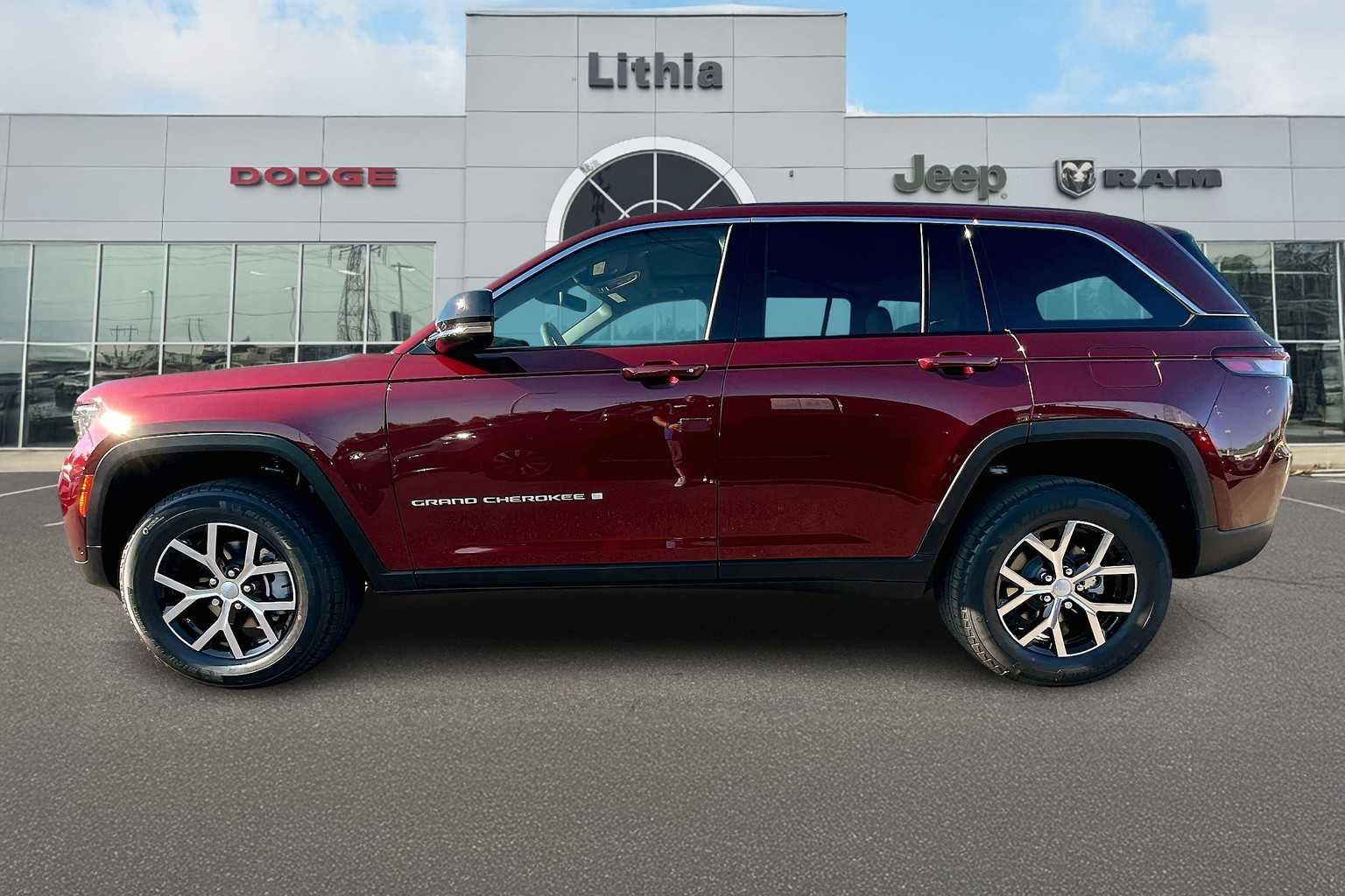 Thumbnail: 2025 Jeep Grand Cherokee - 3