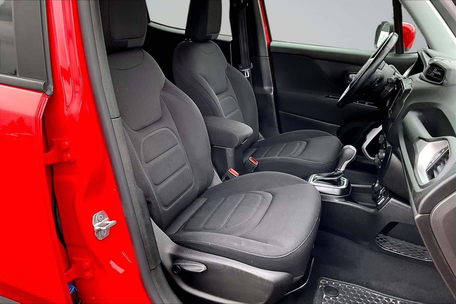 Thumbnail: 2018 Jeep Renegade - 14