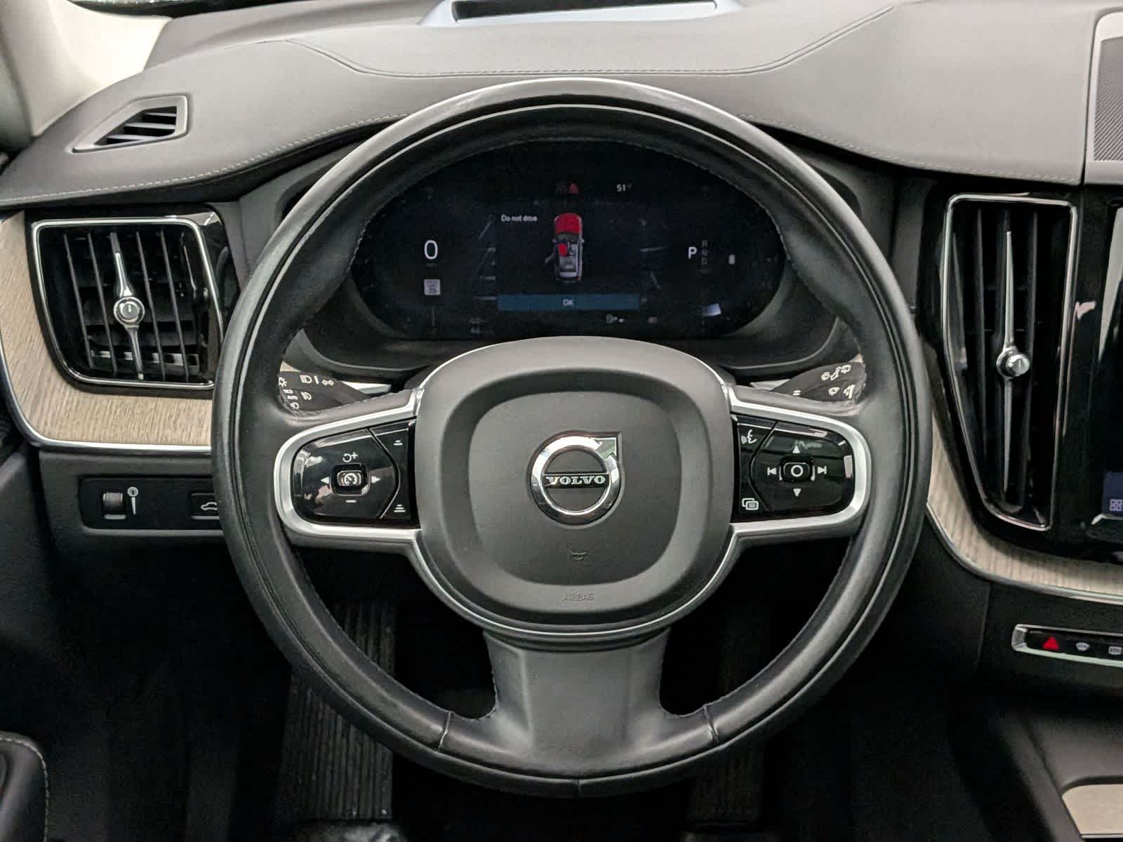 Thumbnail: 2022 Volvo XC60 - 24