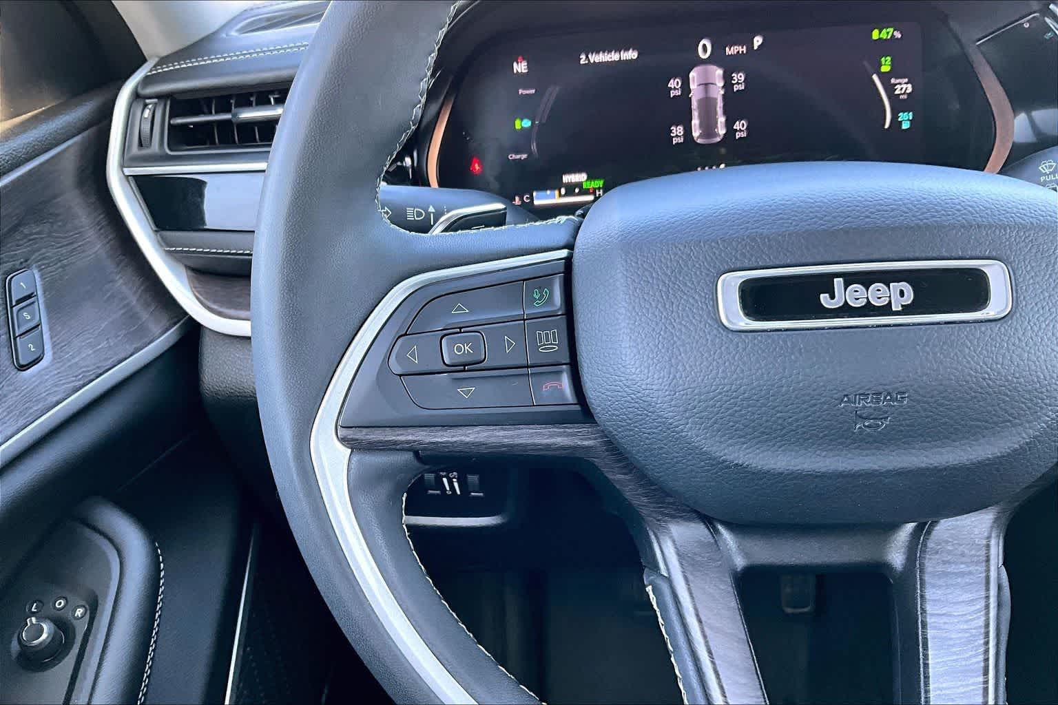 Thumbnail: 2022 Jeep Grand Cherokee - 25