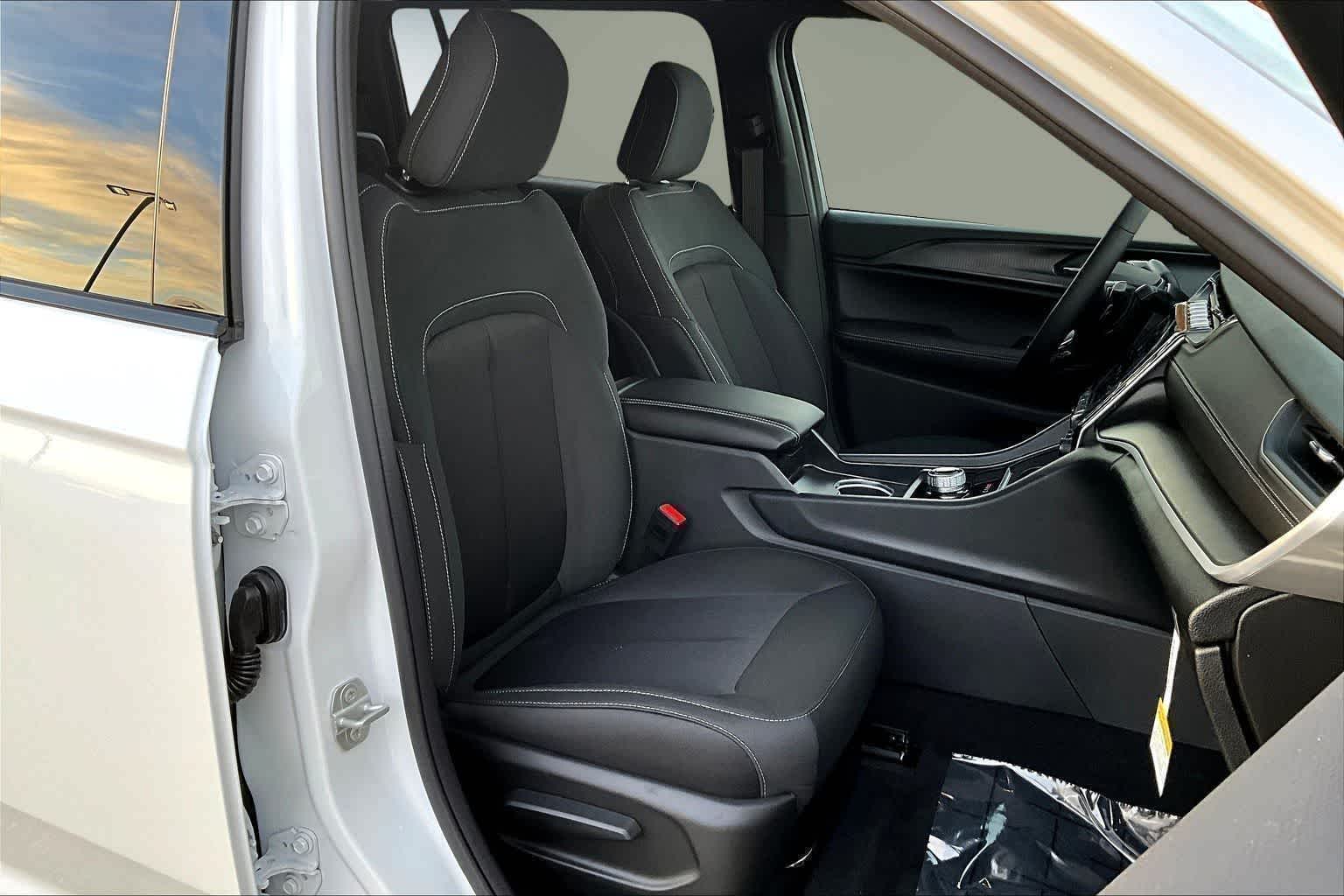 Thumbnail: 2025 Jeep Grand Cherokee L - 14