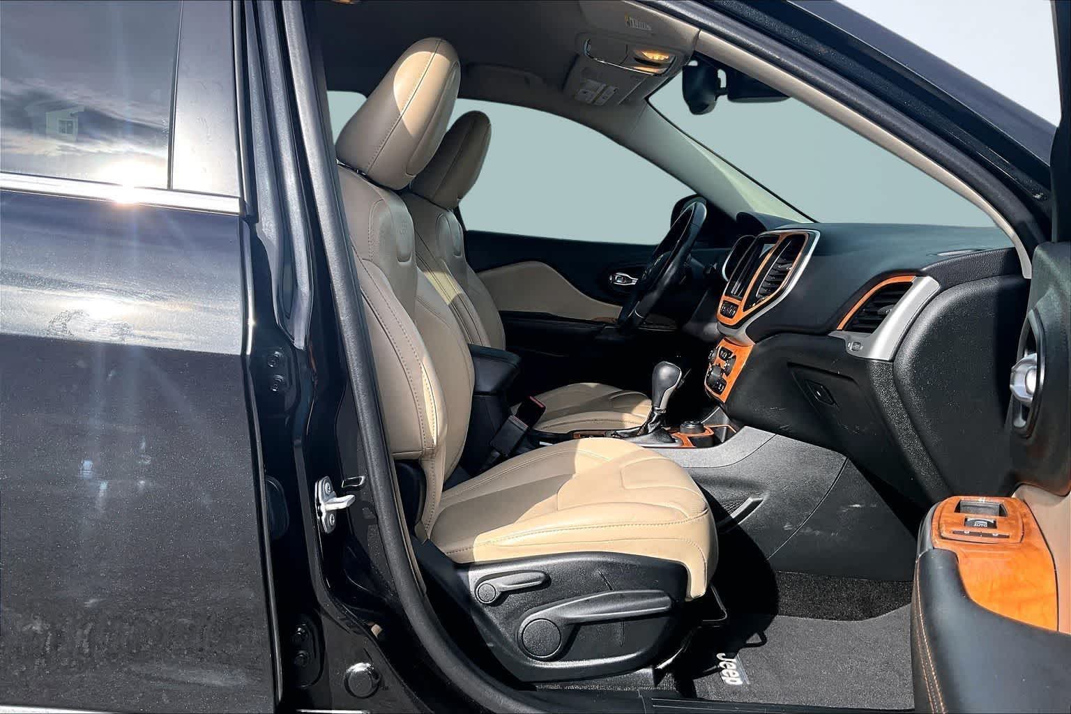 Thumbnail: 2015 Jeep Cherokee - 14