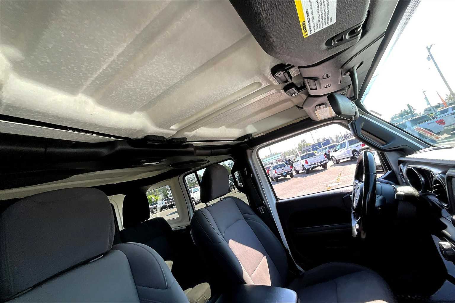 Thumbnail: 2018 Jeep Wrangler - 30