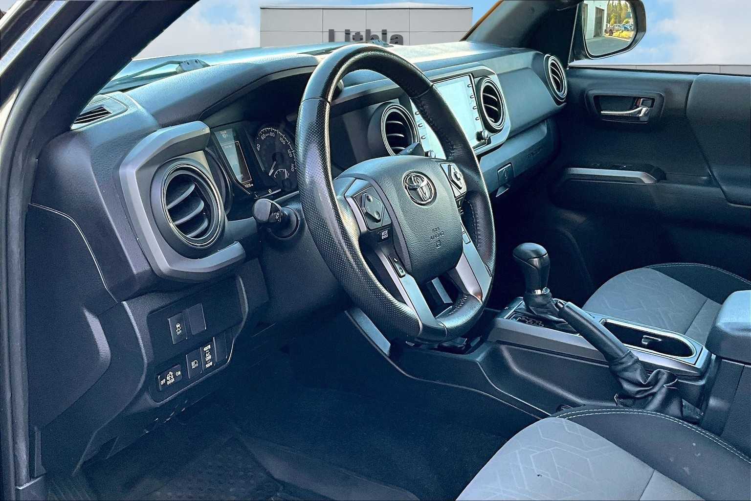 2022 Toyota Tacoma TRD Off-Road 2