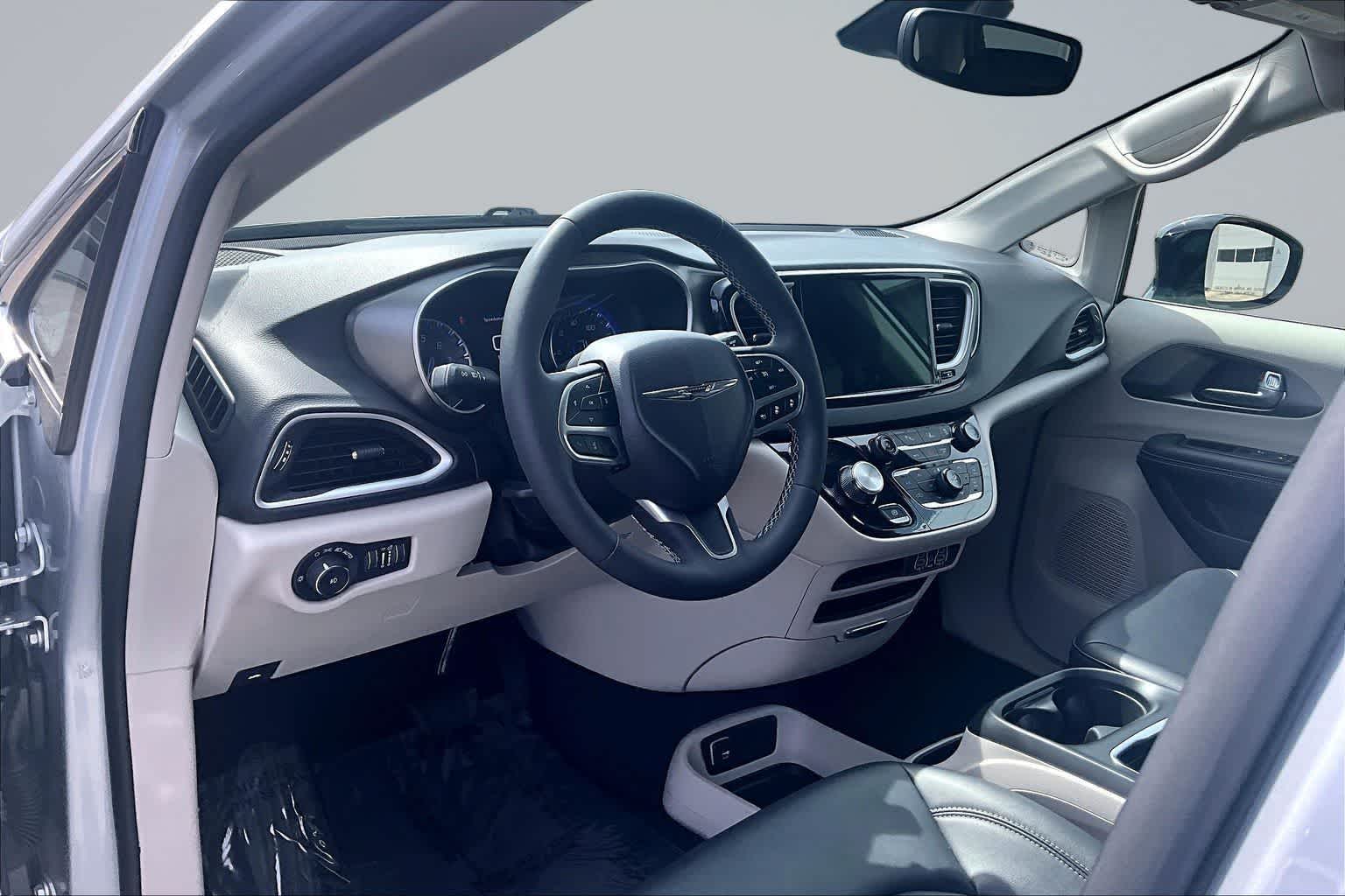 Thumbnail: 2024 Chrysler Pacifica - 2