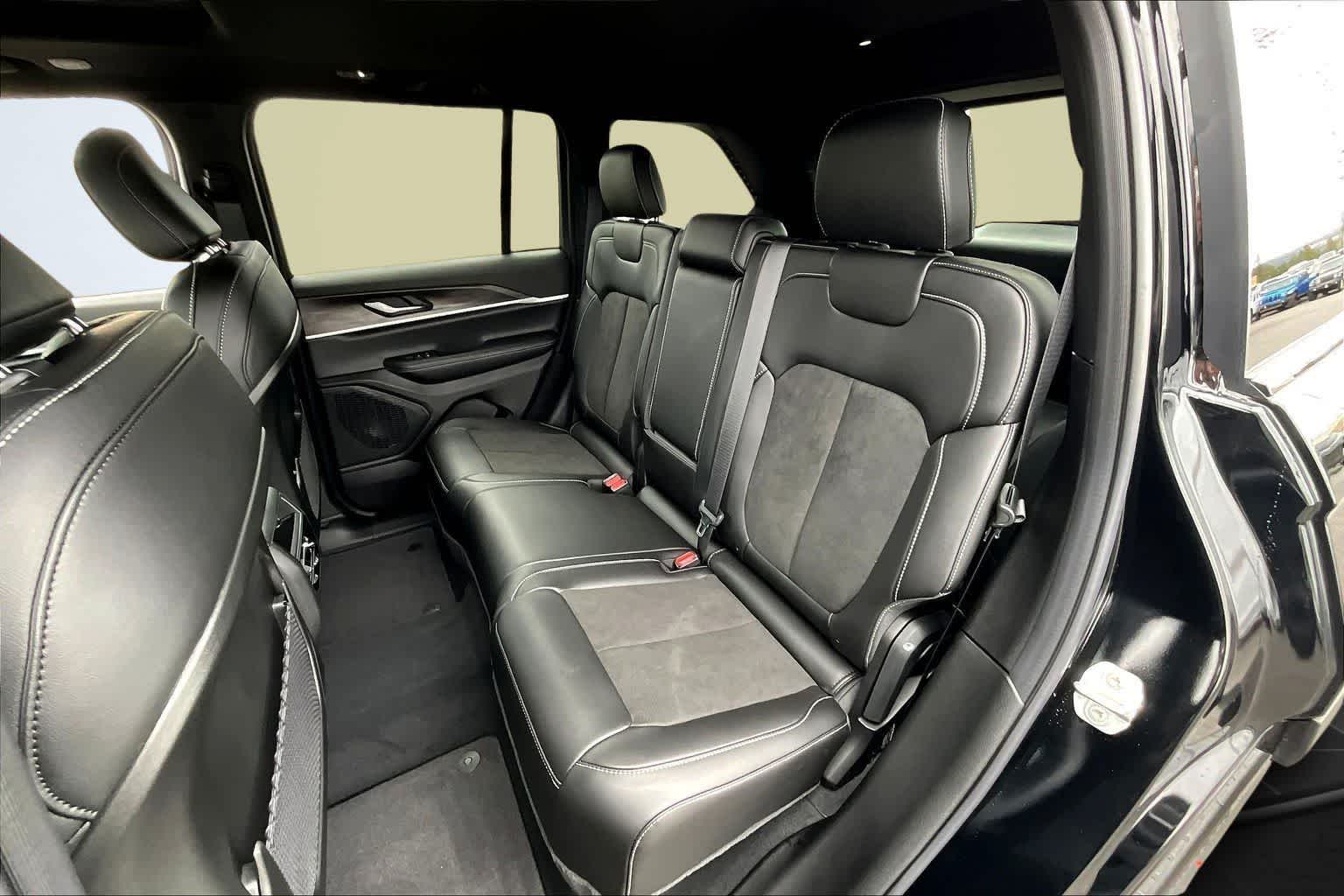 Thumbnail: 2026 Jeep Grand Cherokee - 13