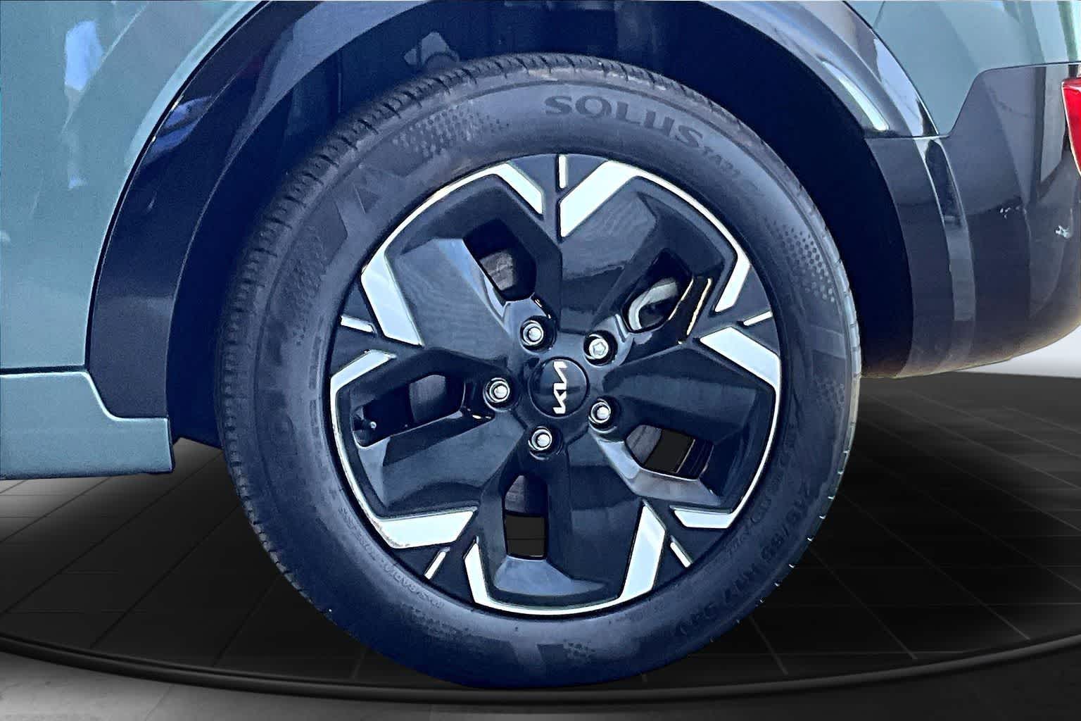 Thumbnail: 2024 Kia Niro - 36