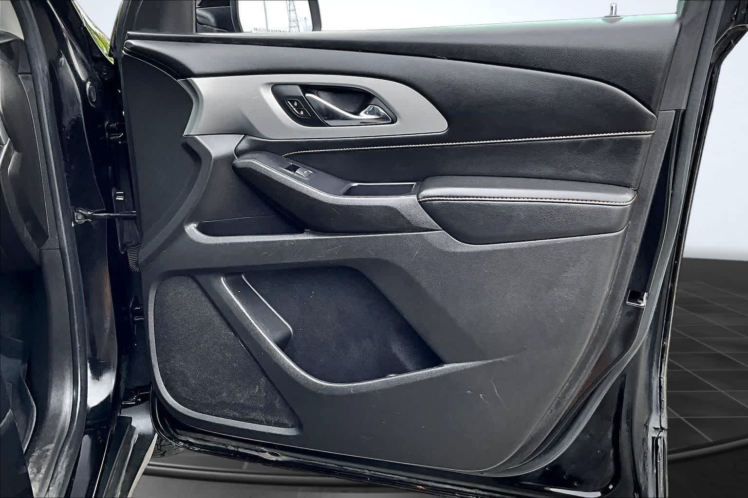 Thumbnail: 2021 Chevrolet Traverse - 29