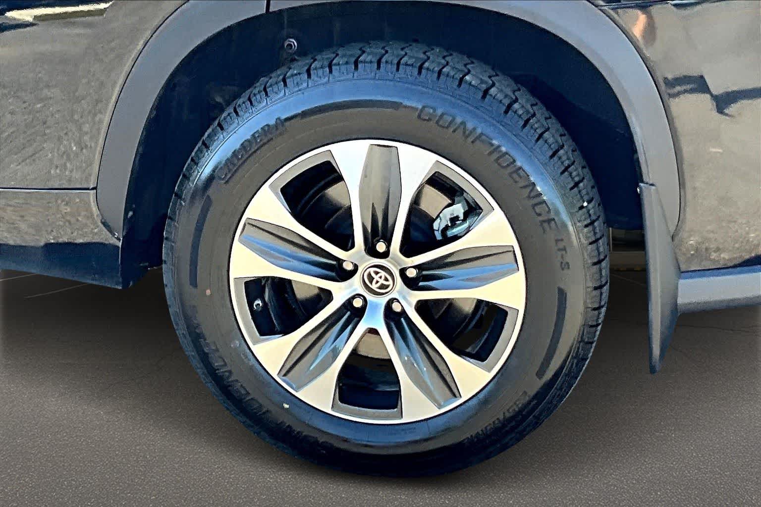 Thumbnail: 2024 Toyota Highlander - 36