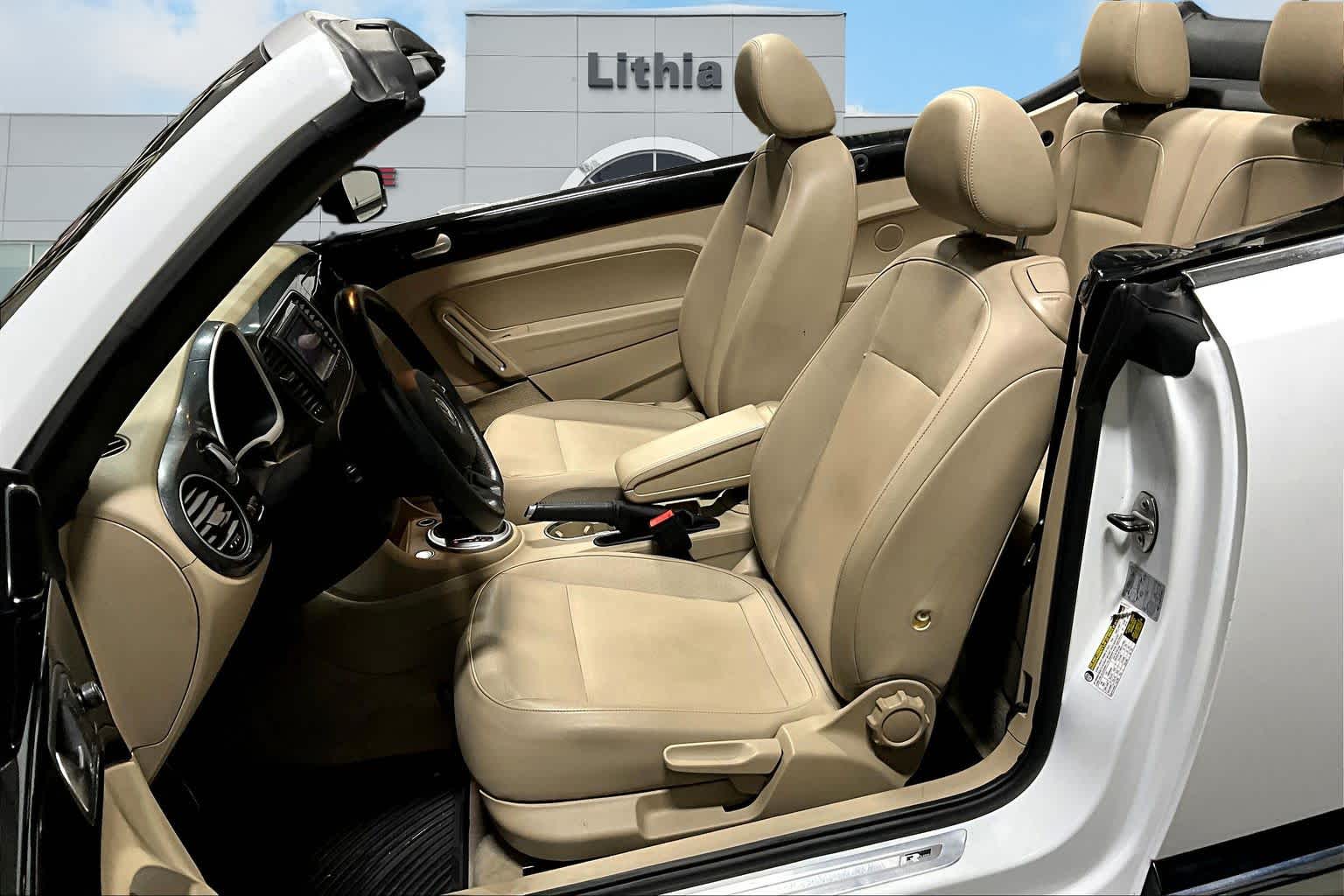 Thumbnail: 2015 Volkswagen Beetle - 11