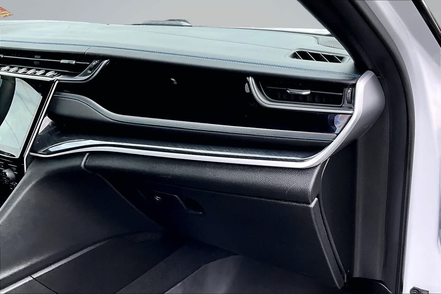 Thumbnail: 2022 Jeep Grand Cherokee - 23