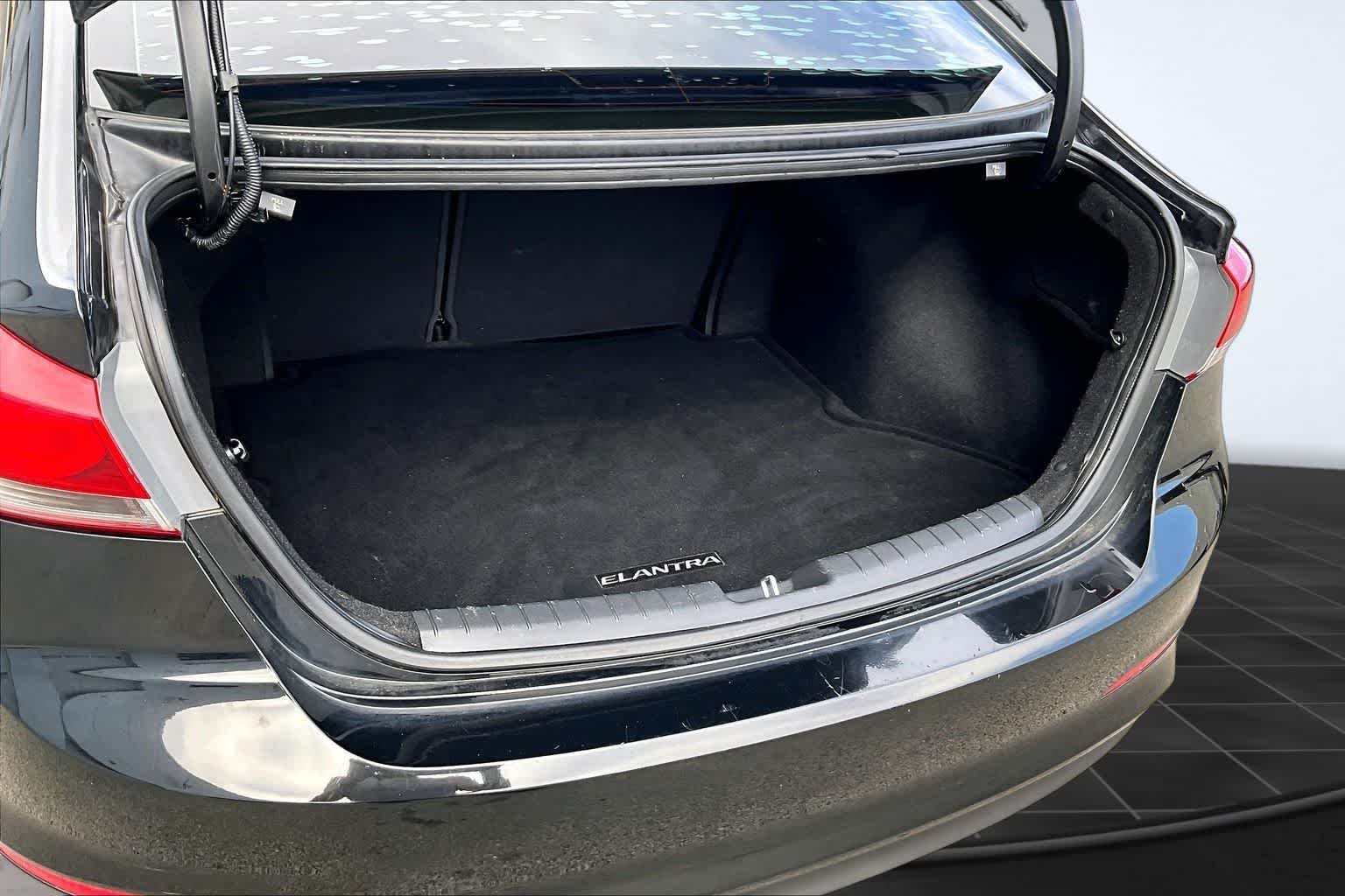 Thumbnail: 2017 Hyundai Elantra - 19